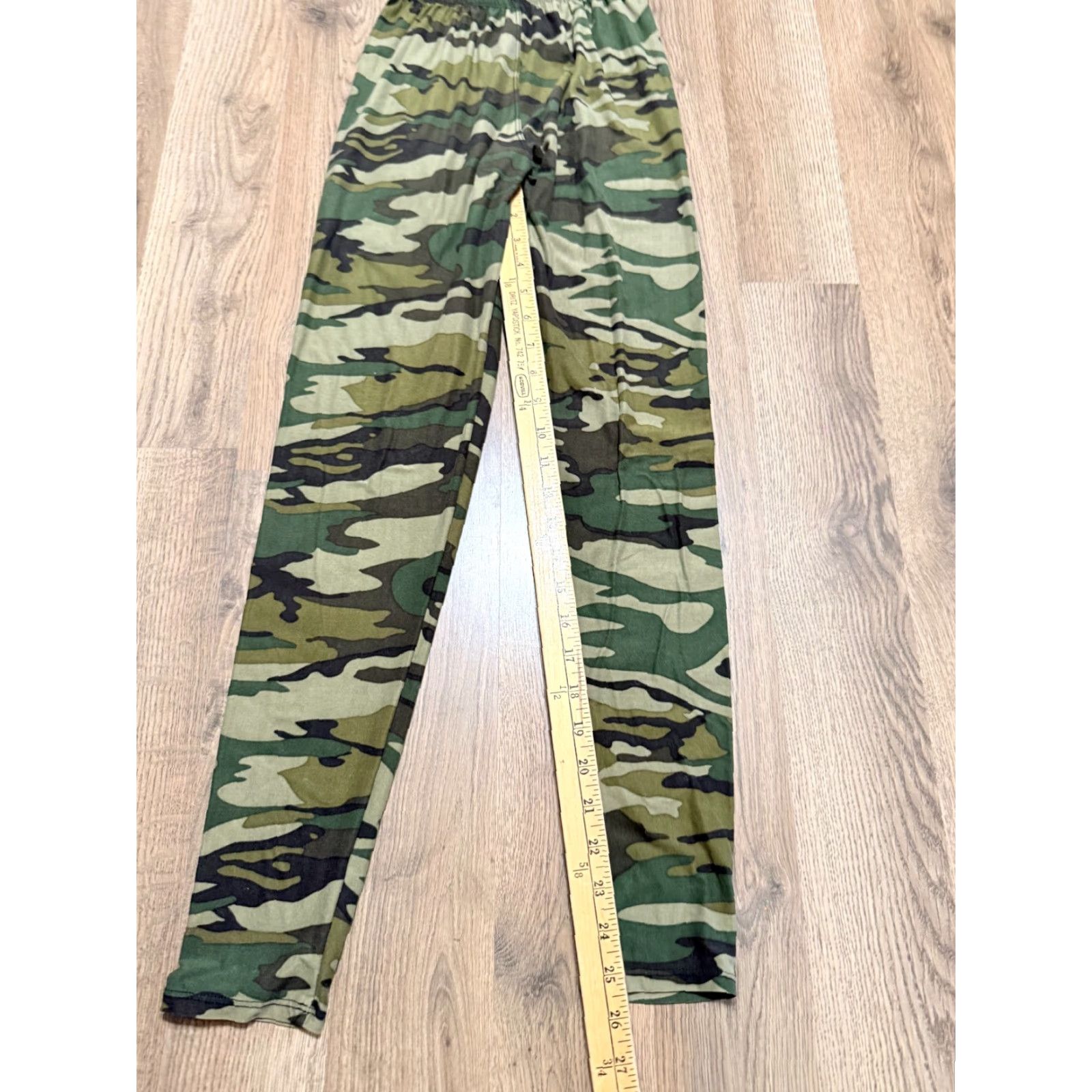 Vintage Always Leggings, Green Brown Camouflage Pull On, Girls One Size User: Always Leggings, Green Brown Camouflage Pull On, Girls One Size Size 42" / US 20 - 7 Thumbnail