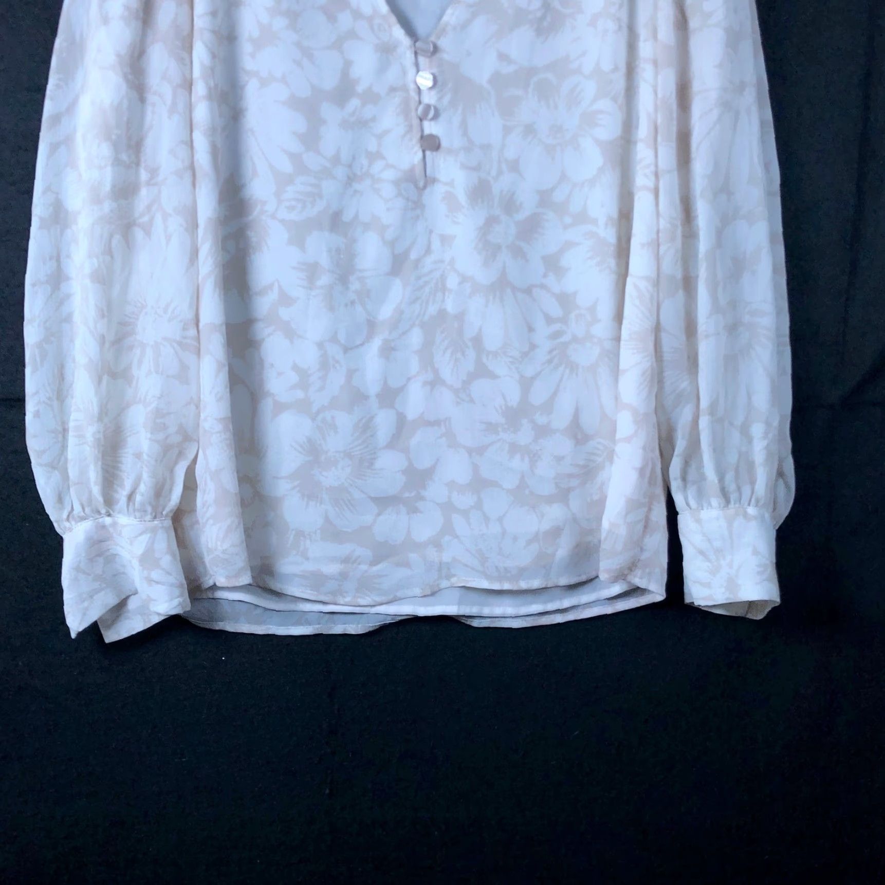 Ann Taylor Ann Taylor Factory Blouse Tan White Floral Lined V Neck Long Sleeve PS Petite Lightweight Sheer Chiffon Floral Pattern Casual Workwear Womens Blouse Size S / US 4 / IT 40 - 3 Thumbnail