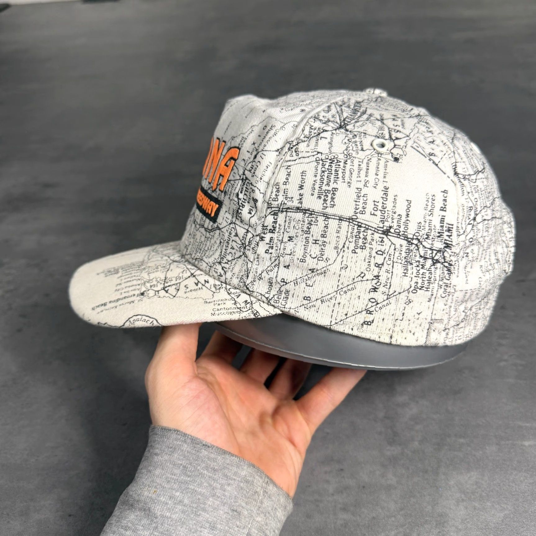 Vintage VINTAGE Daytona International Speedway Map Print Snapback Hat Men One Size White Adjustable Snapback USA Swingster Size ONE SIZE - 3 Thumbnail