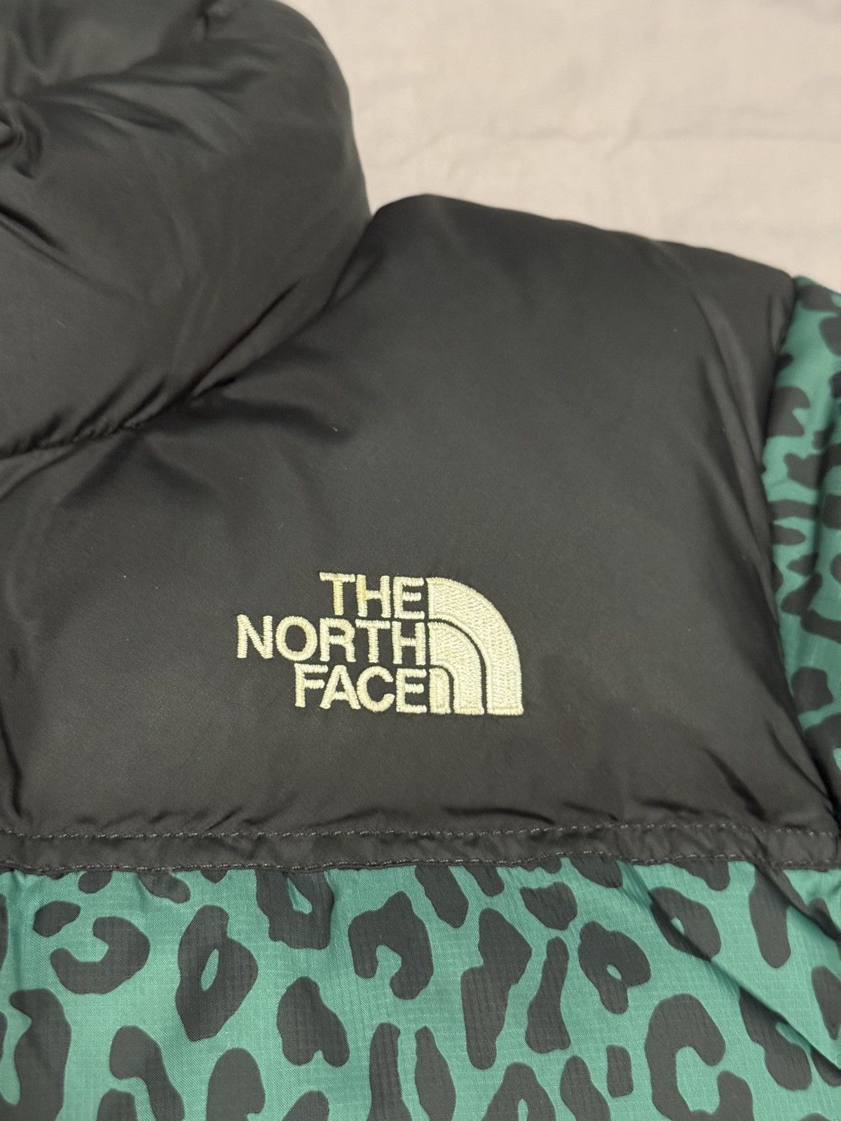 The North Face Supreme 11fw tnf north face Green leopard nuptse Jacket Size US S / EU 44-46 / 1 - 6 Thumbnail