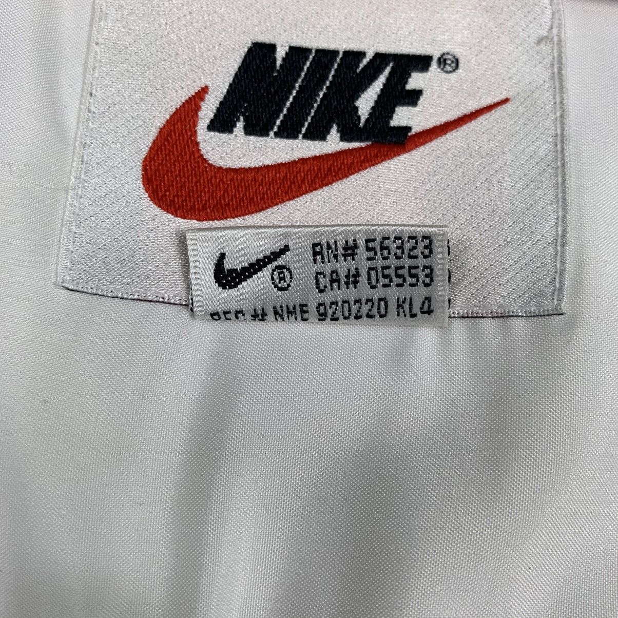 Nike Vintage Nike Big Logo Swoosh Windbreaker Jacket Size US L / EU 52-54 / 3 - 16 Thumbnail