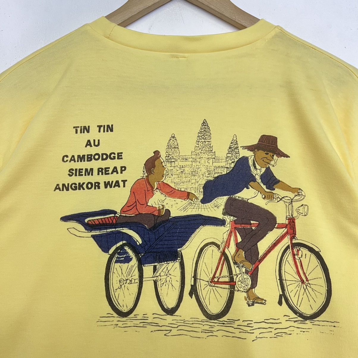 Cartoon Network Vintage TINTIN Cambodge Phom Penh Cartoon Backhitt Tshirt Size US M / EU 48-50 / 2 - 3 Thumbnail