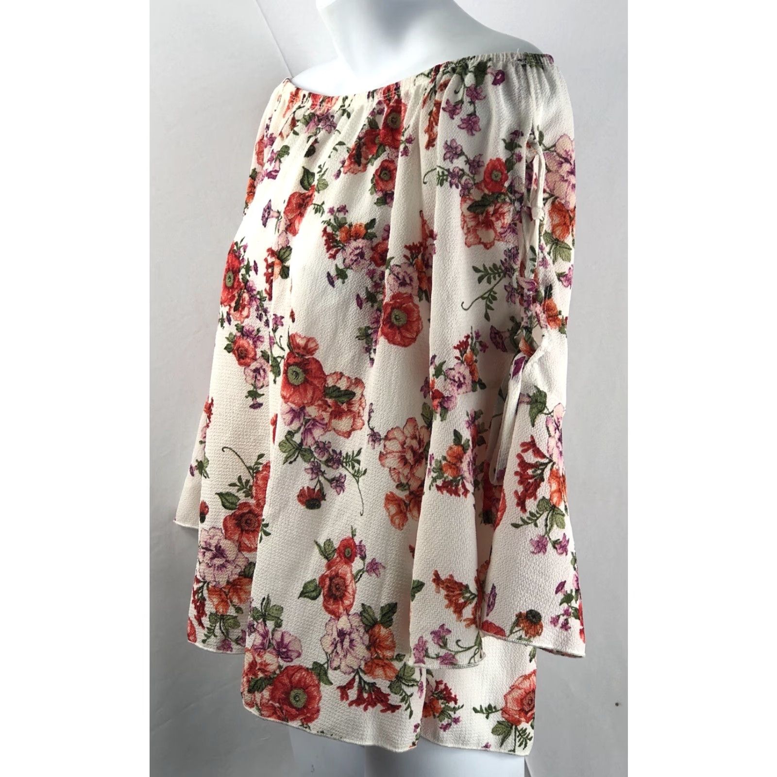 Vintage NWT off shoulder Flowy top L ivory floral LaceUp flutter sleeve Peasant Romantic Size L / US 10 / IT 46 - 2 Thumbnail