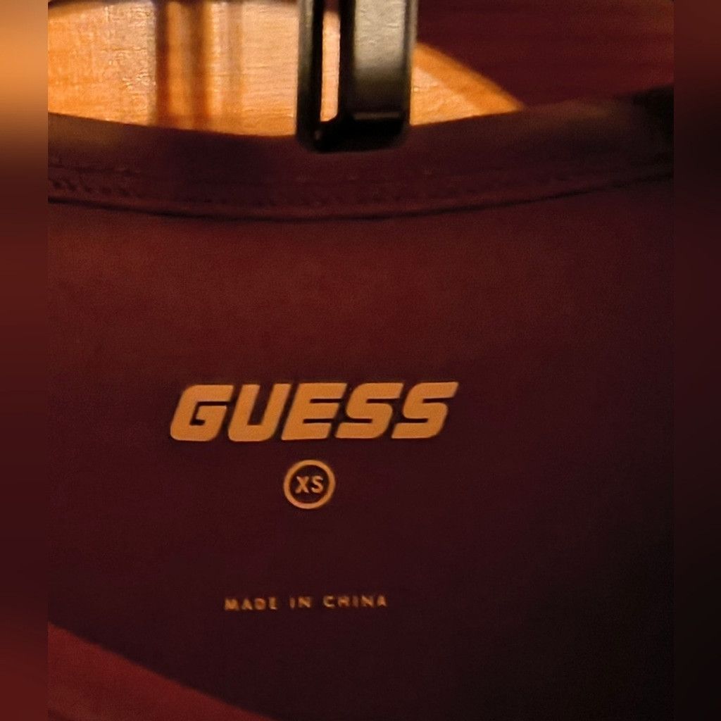 Guess GUESS Metallic Logo Short Sleeve Crop Top NWT Size XS / US 0-2 / IT 36-38 - 7 Thumbnail