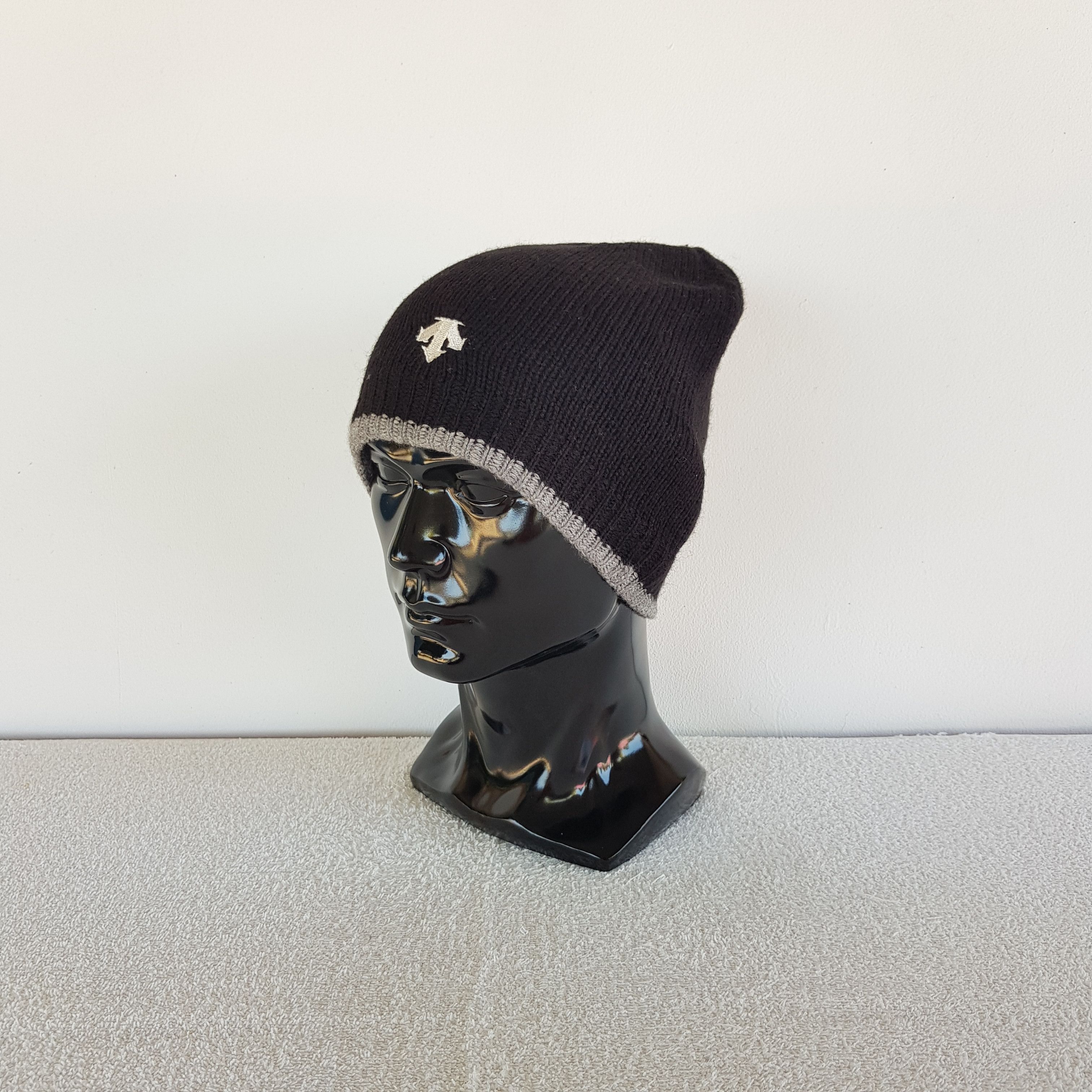 Descente Vintage Descente Beanie Y2K Knit Sportswear Snow Caps Hats Size ONE SIZE - 1 Thumbnail