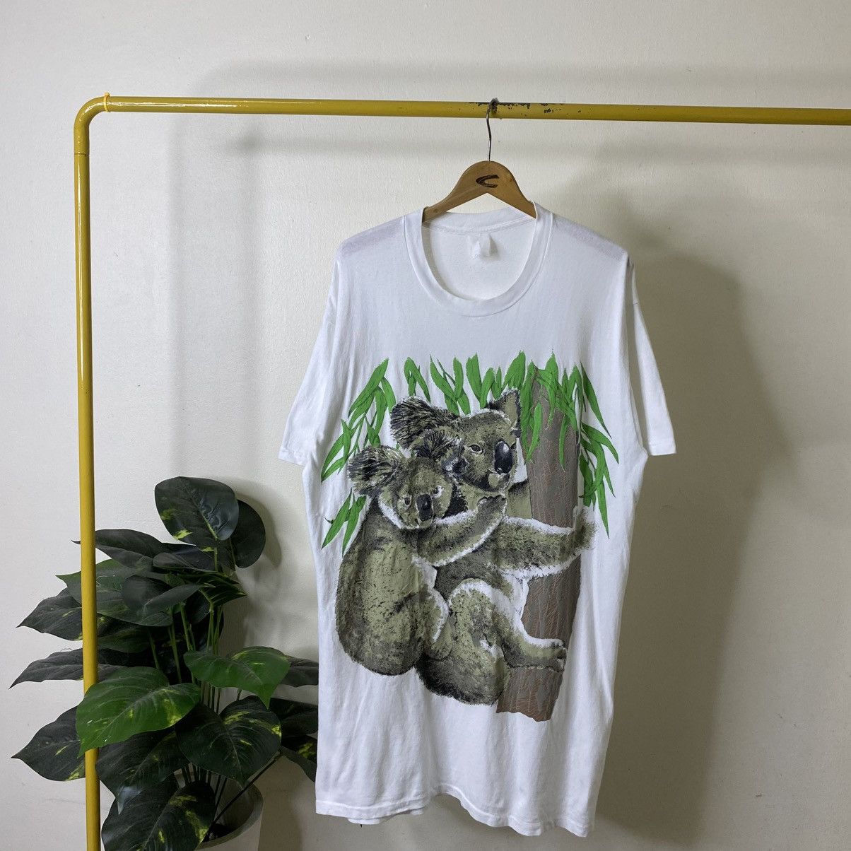 Vintage Vintage 1990s Koala Habitat Animal T Shirt Size US XL / EU 56 / 4 - 1 Thumbnail