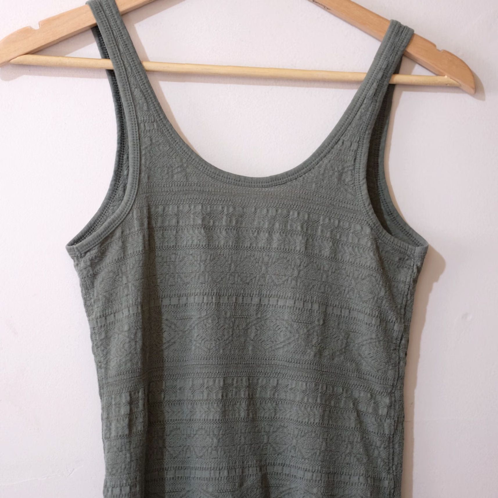 Vintage SO Perfectly Soft Green Textured Fitted Tank Top Size M Womens Juniors Slim Scoop Neck Sleeveless Pullover Size M / US 6-8 / IT 42-44 - 5 Thumbnail
