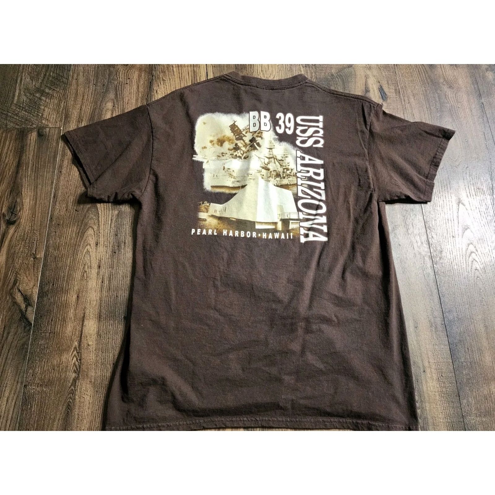 Gildan VINTAGE? Retro Mens L USS Arizona BB 39 Remember Pearl Harbor Double Sided T Shirt Size US L / EU 52-54 / 3 - 5 Thumbnail