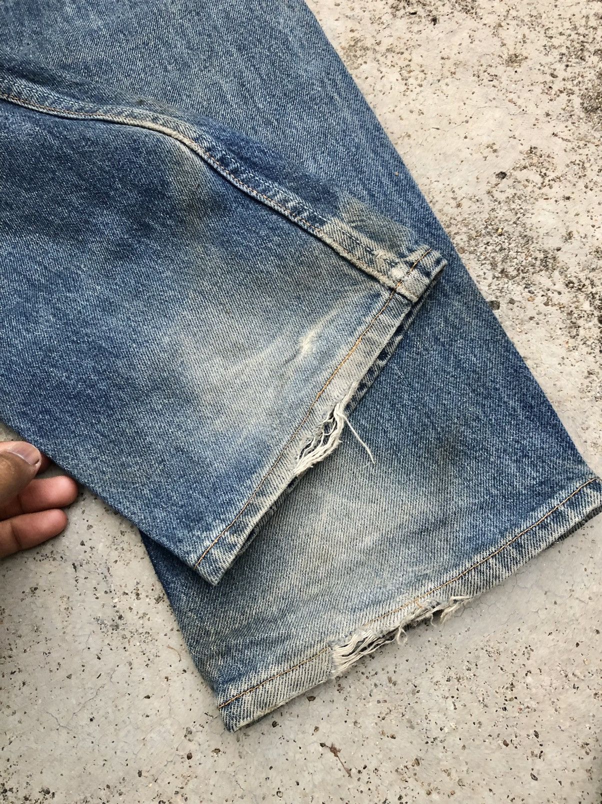 Levi's VINTAGE 90s LEVIS 501 DIRTY DISTRESSED DENIM Size US 28 / EU 44 - 9 Thumbnail