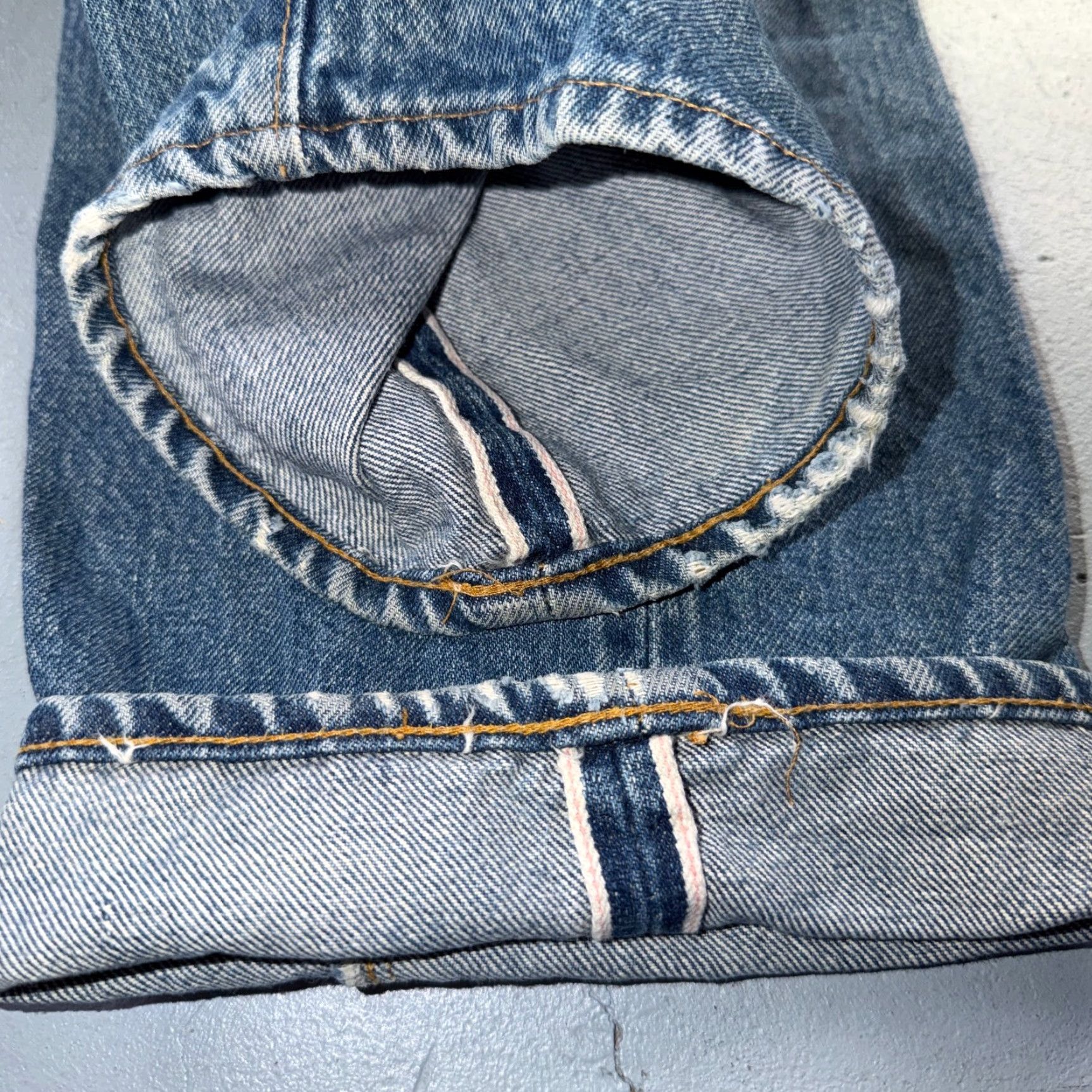Levi's VINTAGE Levi's 501 Jeans Regular 34x36 Light Wash Blue Denim USA 80s 90s Distressed Mens Straight Cotton Size US 34 / EU 50 - 4 Thumbnail