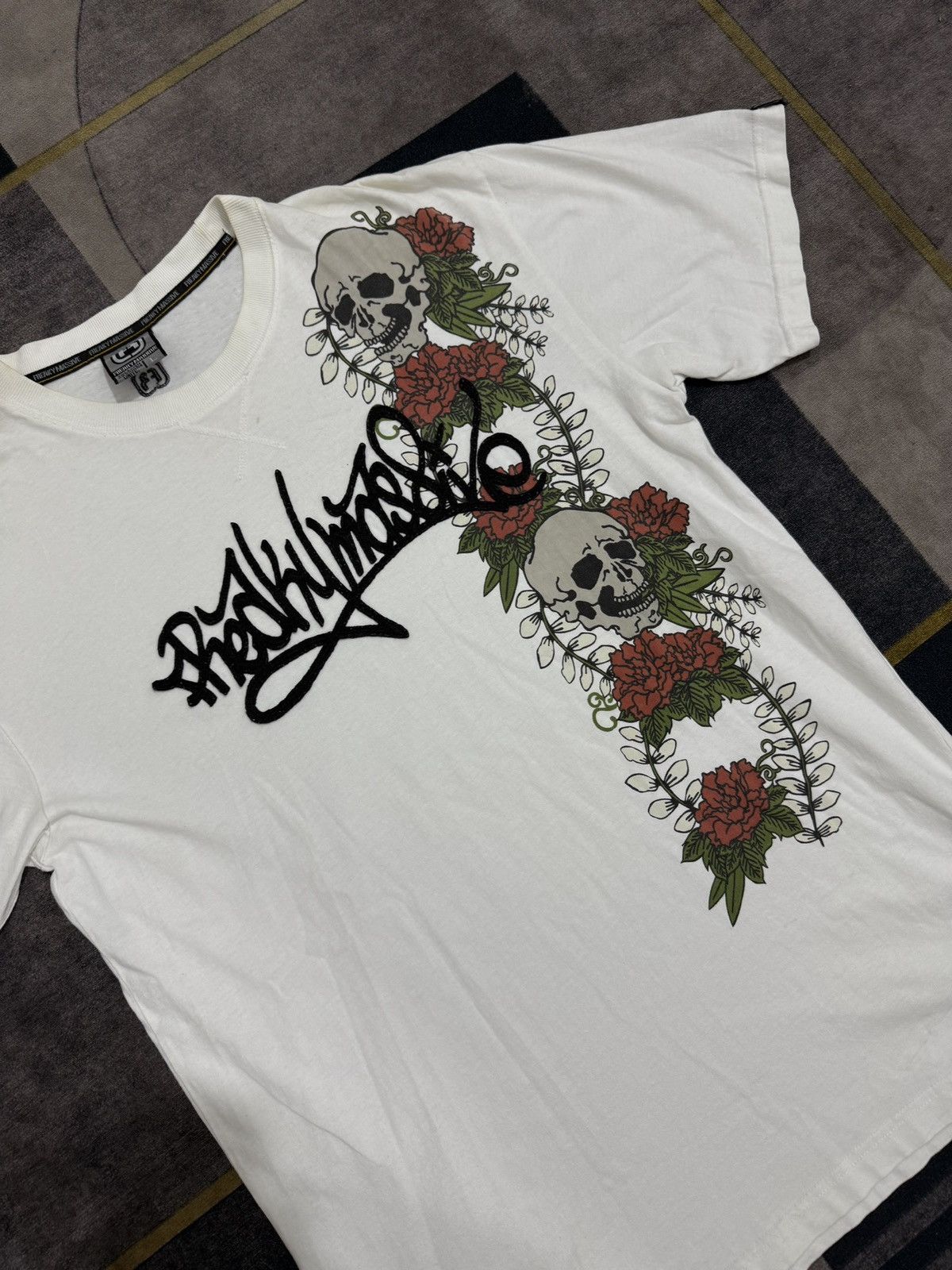 Tapout FREAKY MASIVE SKULL ART TSHIRT Size US XL / EU 56 / 4 - 2 Thumbnail