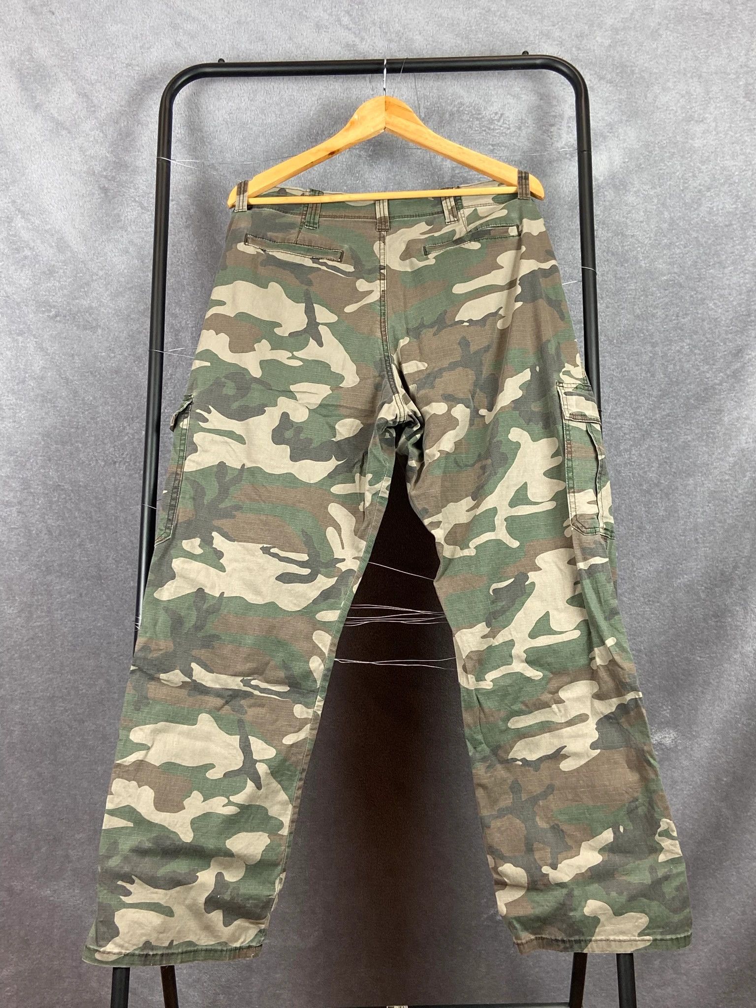 Wrangler Wrangler Camo Cargo Pants – Military Style, Size M Size US 34 / EU 50 - 4 Thumbnail