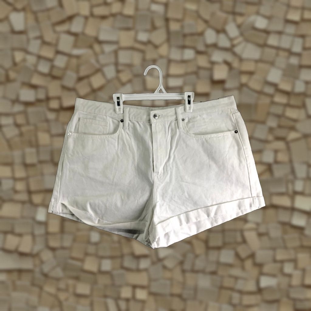 Vintage Wild Fable High Rise Bermuda Shorts Womens Plus 18 White Denim 5-Pocket Zip Button Fly Casual Modern Angel Logo Vintage: No Size 40" / US 18 - 1 Thumbnail