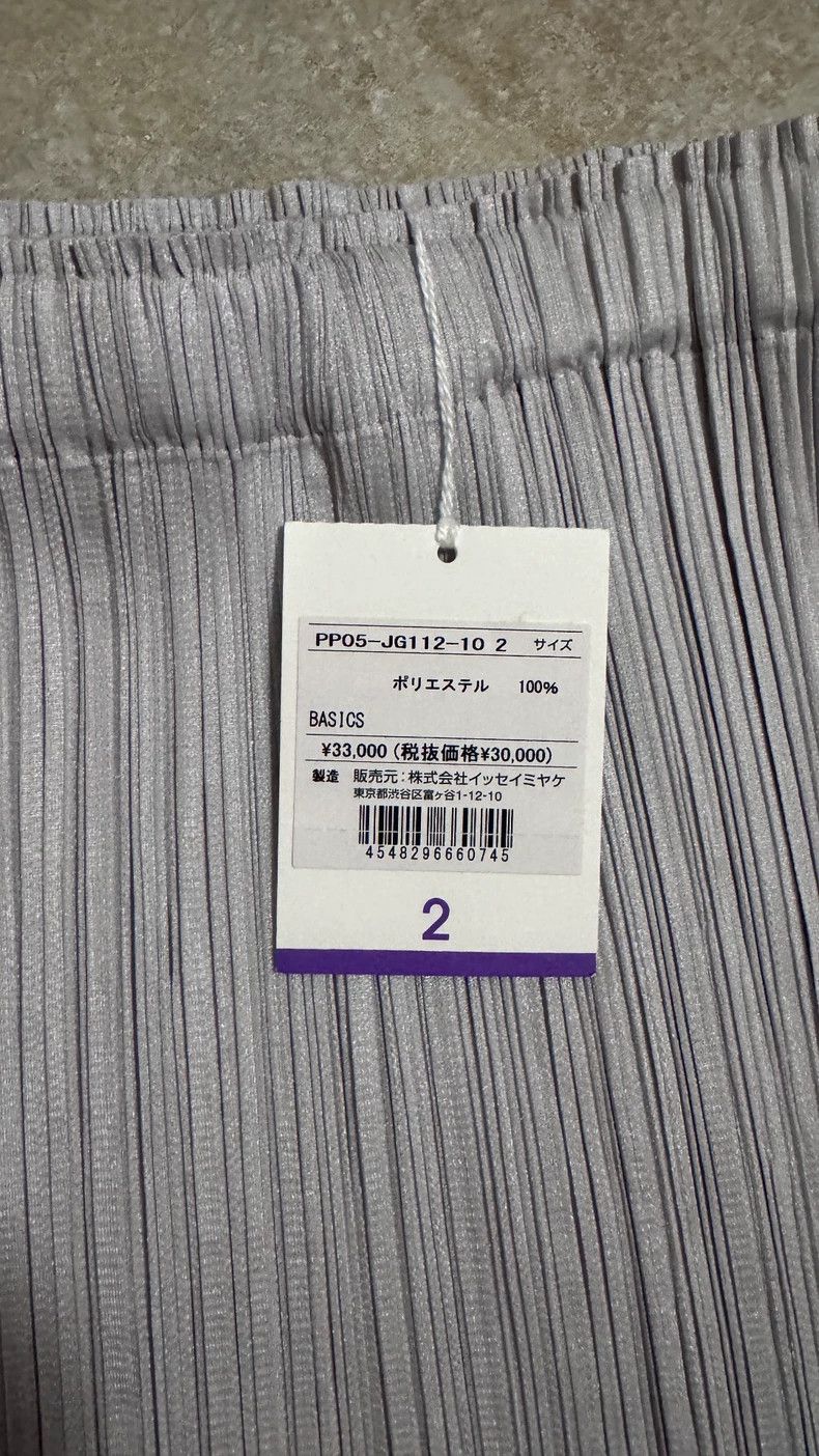 Issey Miyake Issey Miyake size:2 Light grey pleated skirt Size 22" - 3 Thumbnail