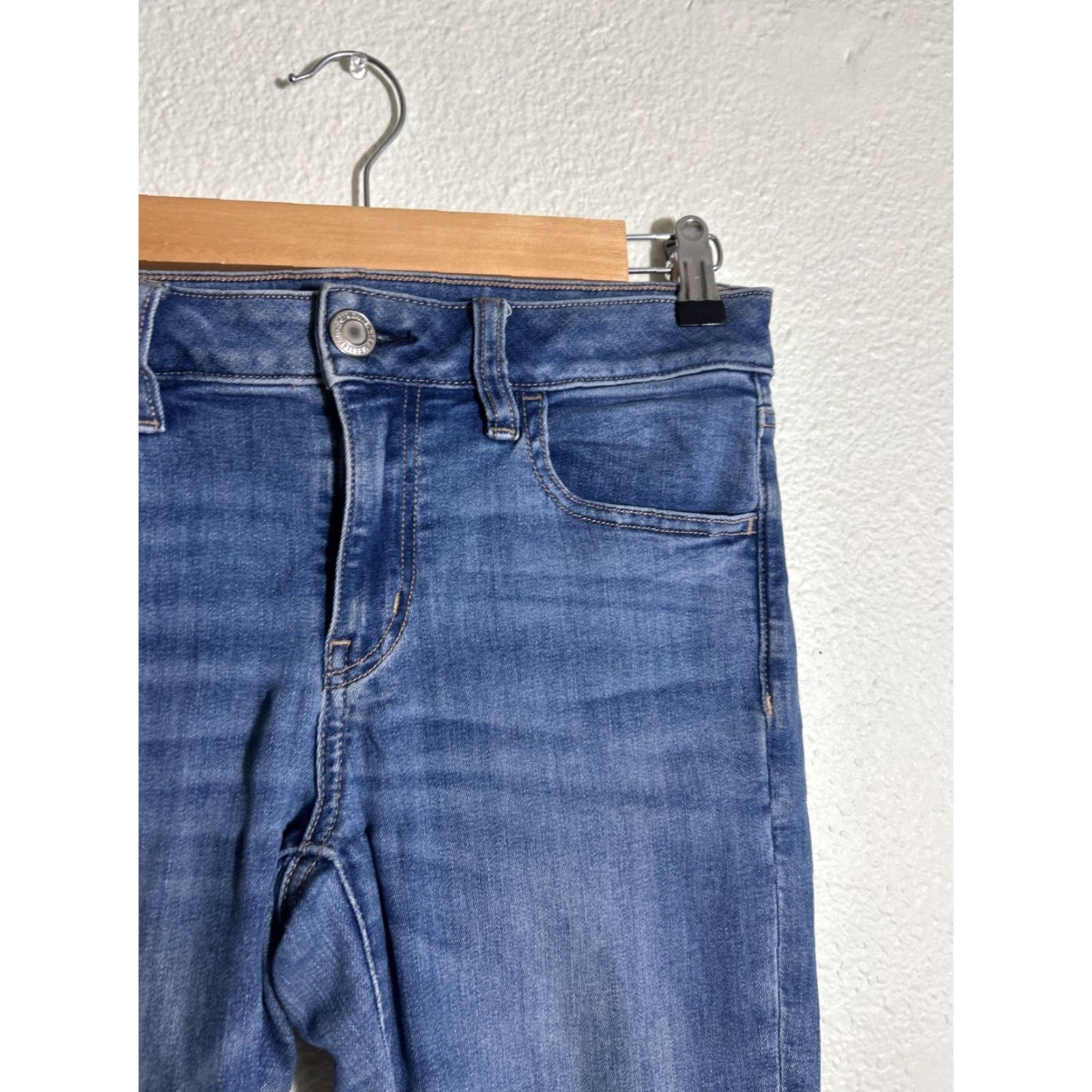 American Eagle Outfitters american eagle next level stretch jegging Jeans Women’s 6 Short Medium Wash Blue 28x27 Mens Women Girls? Size 28" / US 6 / IT 42 - 5 Thumbnail