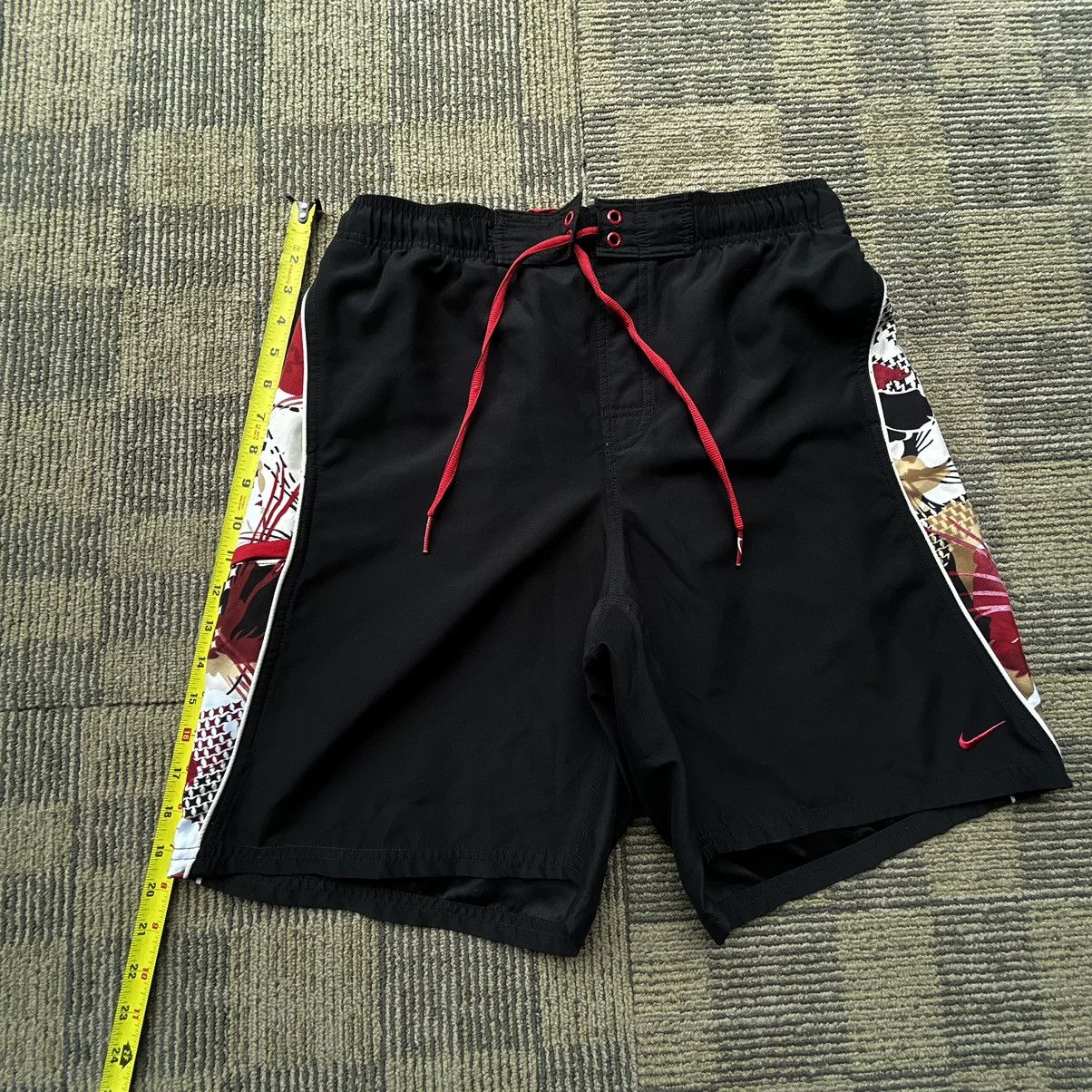 Nike Nike Vtg Y2K Black/ Red Embroidered Swoosh Shorts Size US 30 / EU 46 - 5 Thumbnail