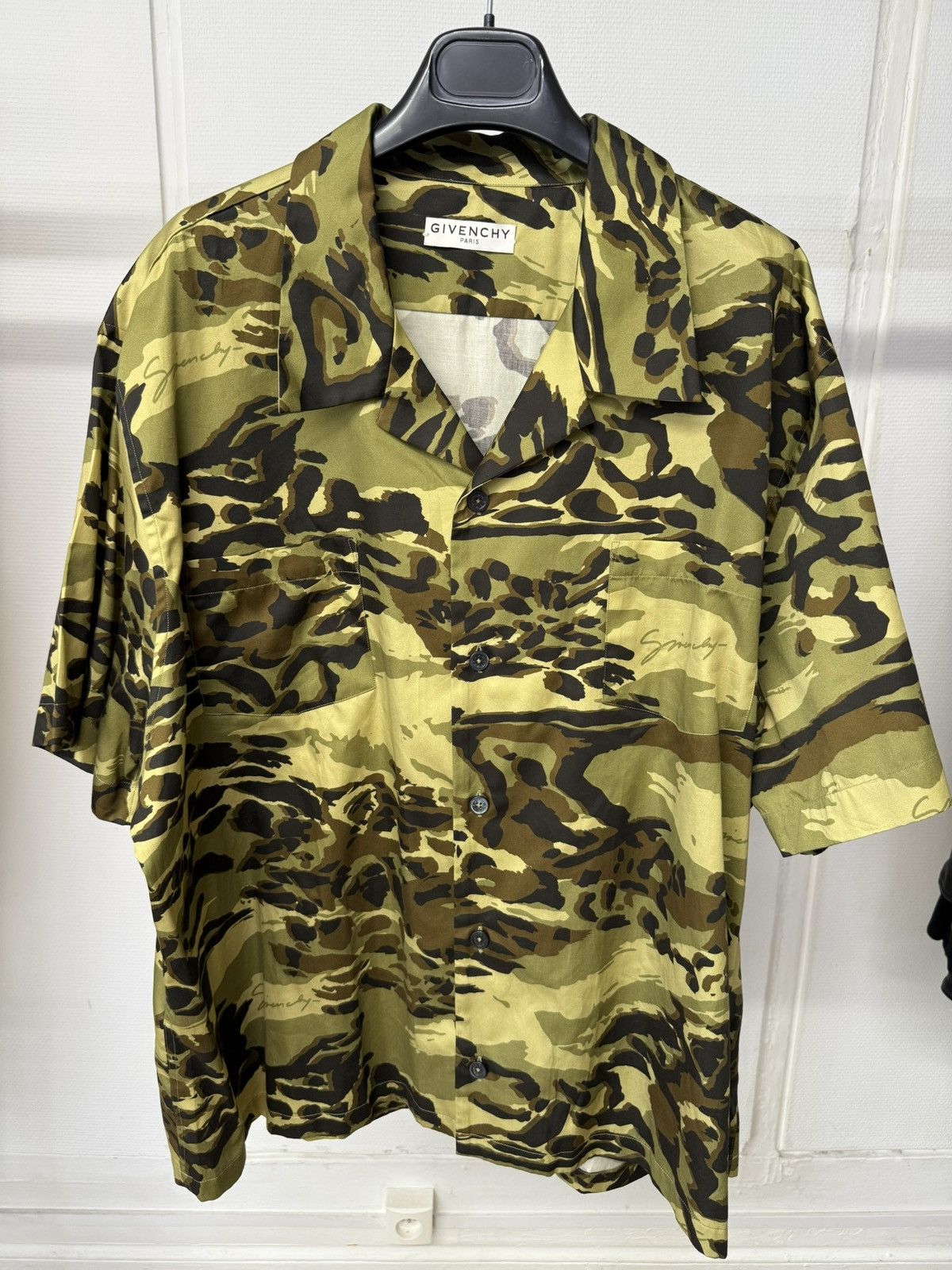 Givenchy Givenchy camo short sleeved shirt RARE Size US XL / EU 56 / 4 - 1 Thumbnail