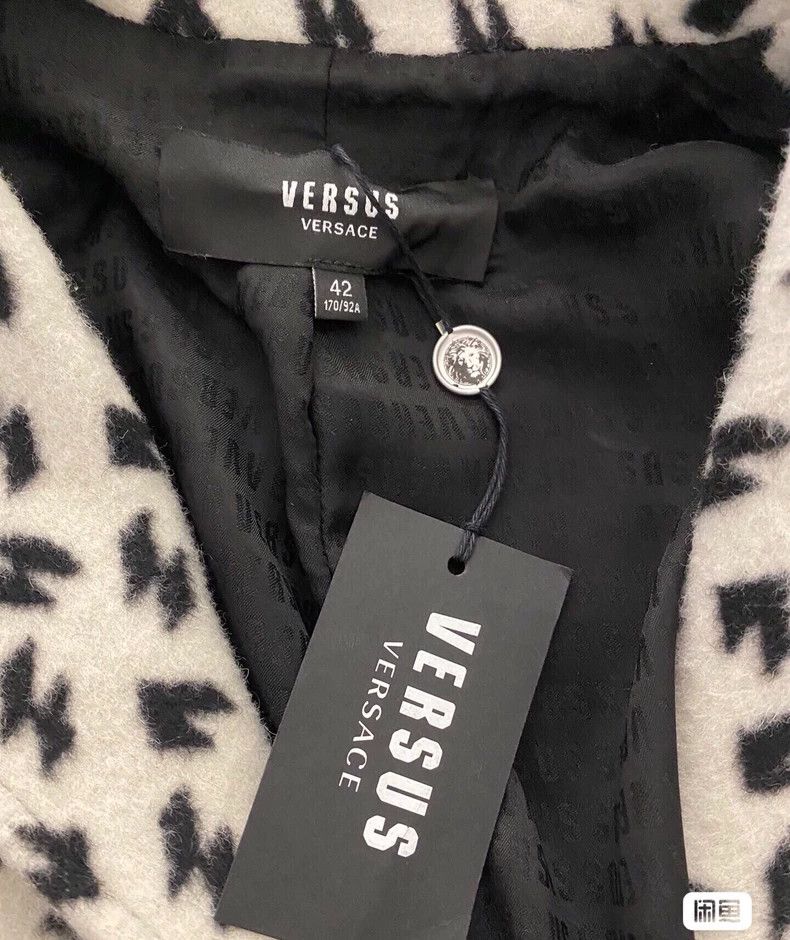 Versace Versace Women's wool coat Size M / US 6-8 / IT 42-44 - 4 Thumbnail