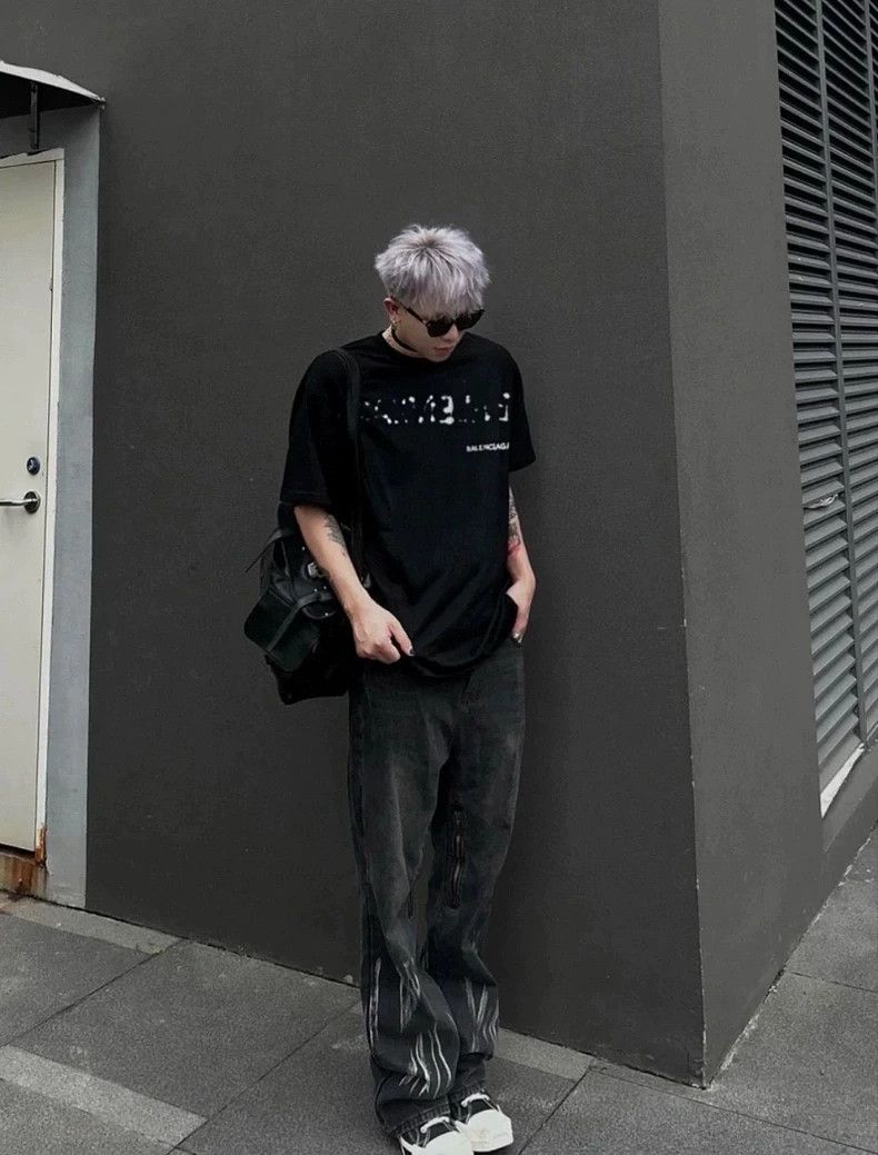 Balenciaga Balenciaga Black blurred graffiti monogram logo short slee Size US S / EU 44-46 / 1 - 4 Thumbnail
