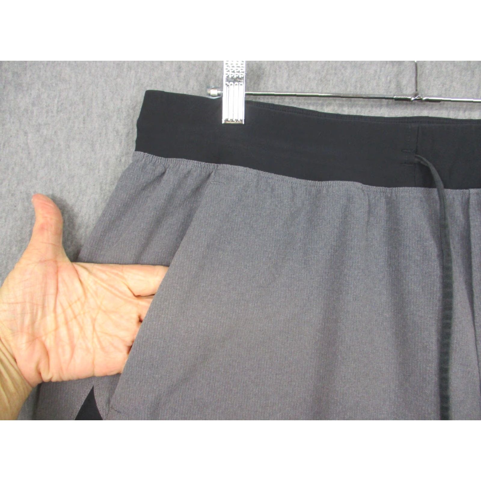 Lululemon Lululemon Shorts Mens 2XL Gray Black Lined Athletic Training Drawstring Pockets Size US 39 - 2 Thumbnail