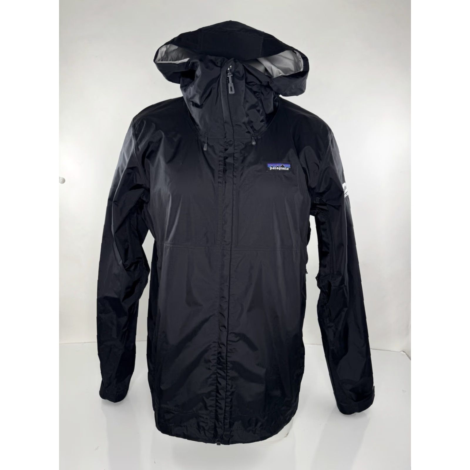 Patagonia Patagonia Windbreaker Hooded Jacket Md Black Men Regular Nylon N/A Size US M / EU 48-50 / 2 - 2 Thumbnail