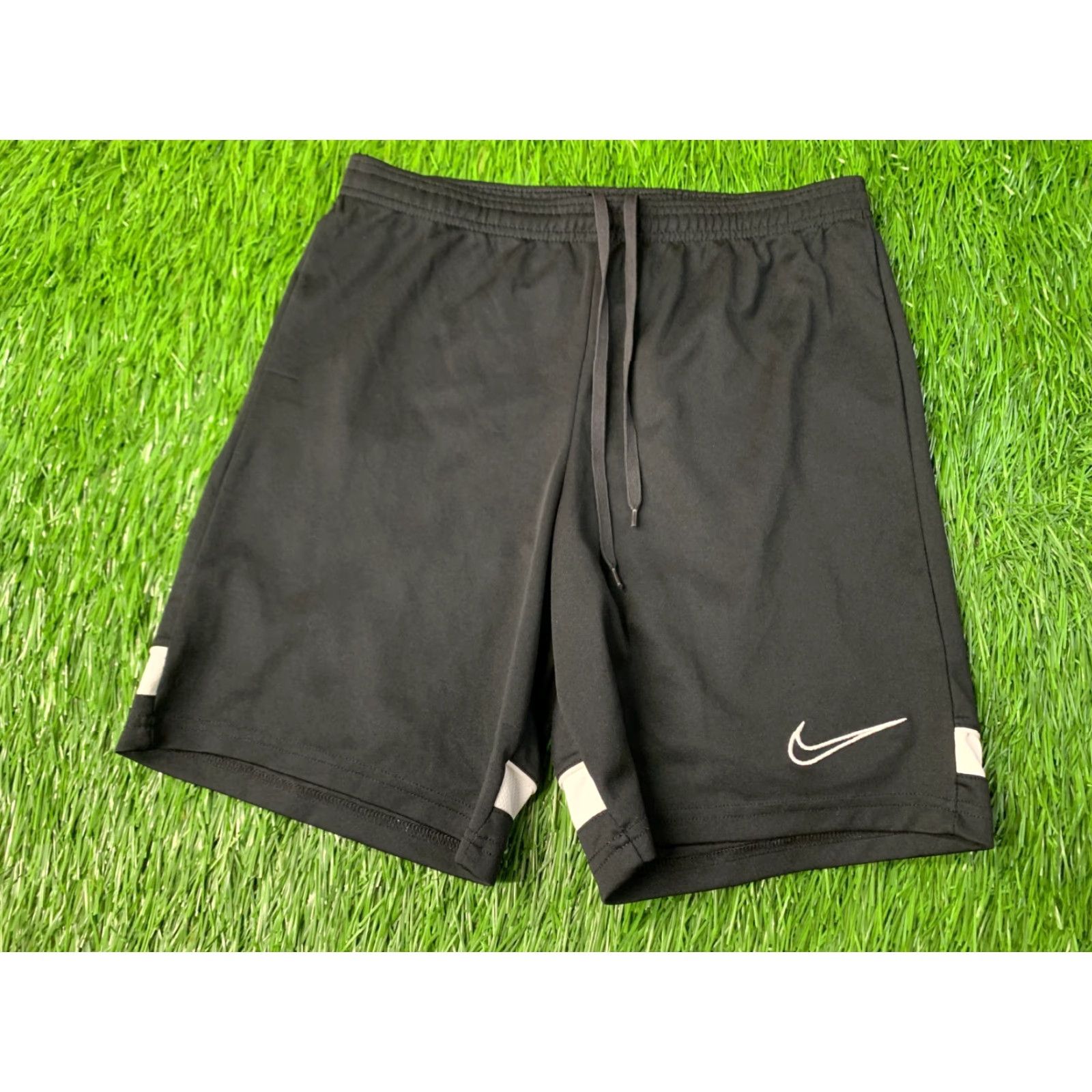 Nike NIKE DRI-FIT ACADEMY SHORTS Football Men S Black and White 2022 Nike Dri-Fit Shorts S Size US 29 - 2 Thumbnail
