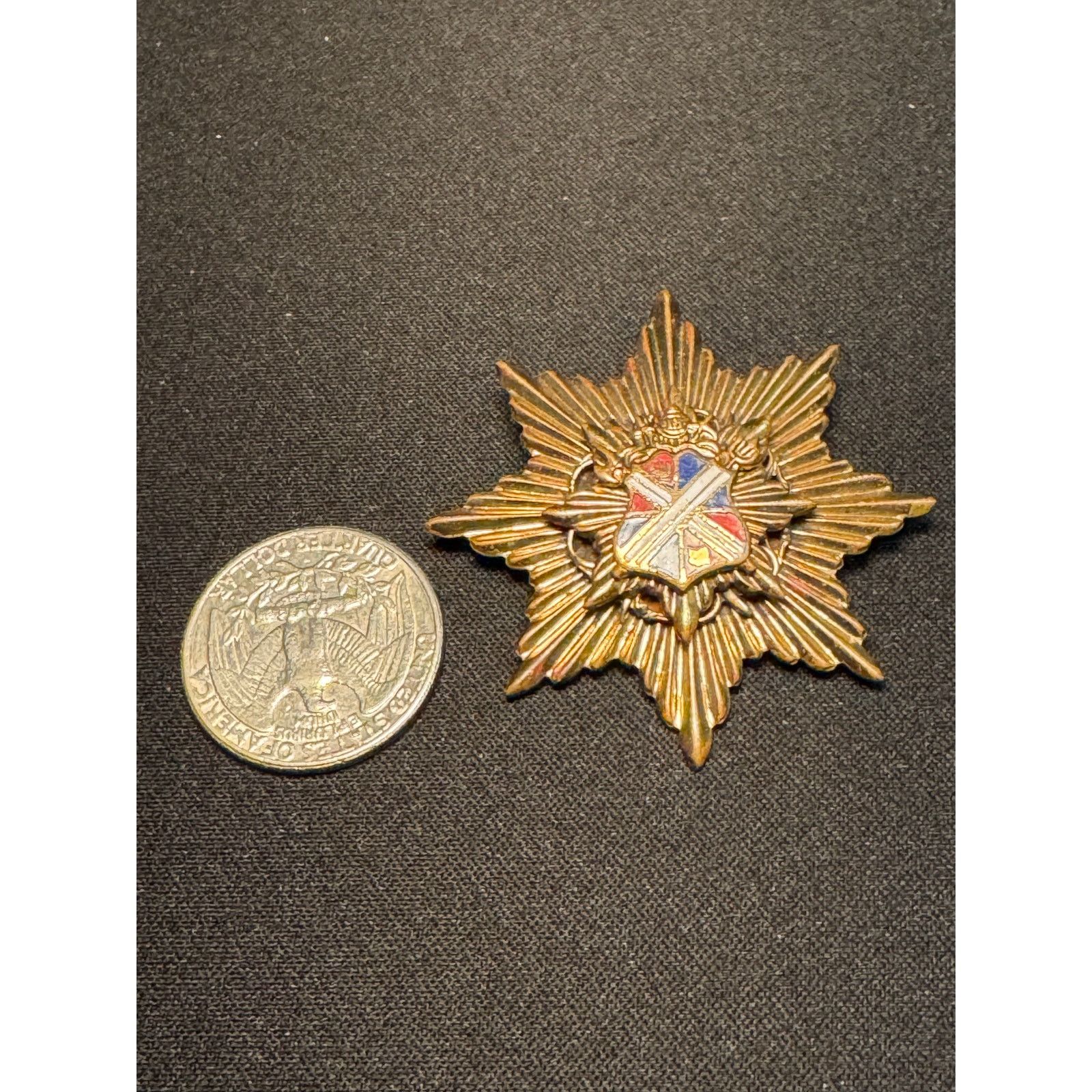 Other Vintage Family Crest Brooch Starburst Gold Tone Coat of Arms Size ONE SIZE - 3 Thumbnail