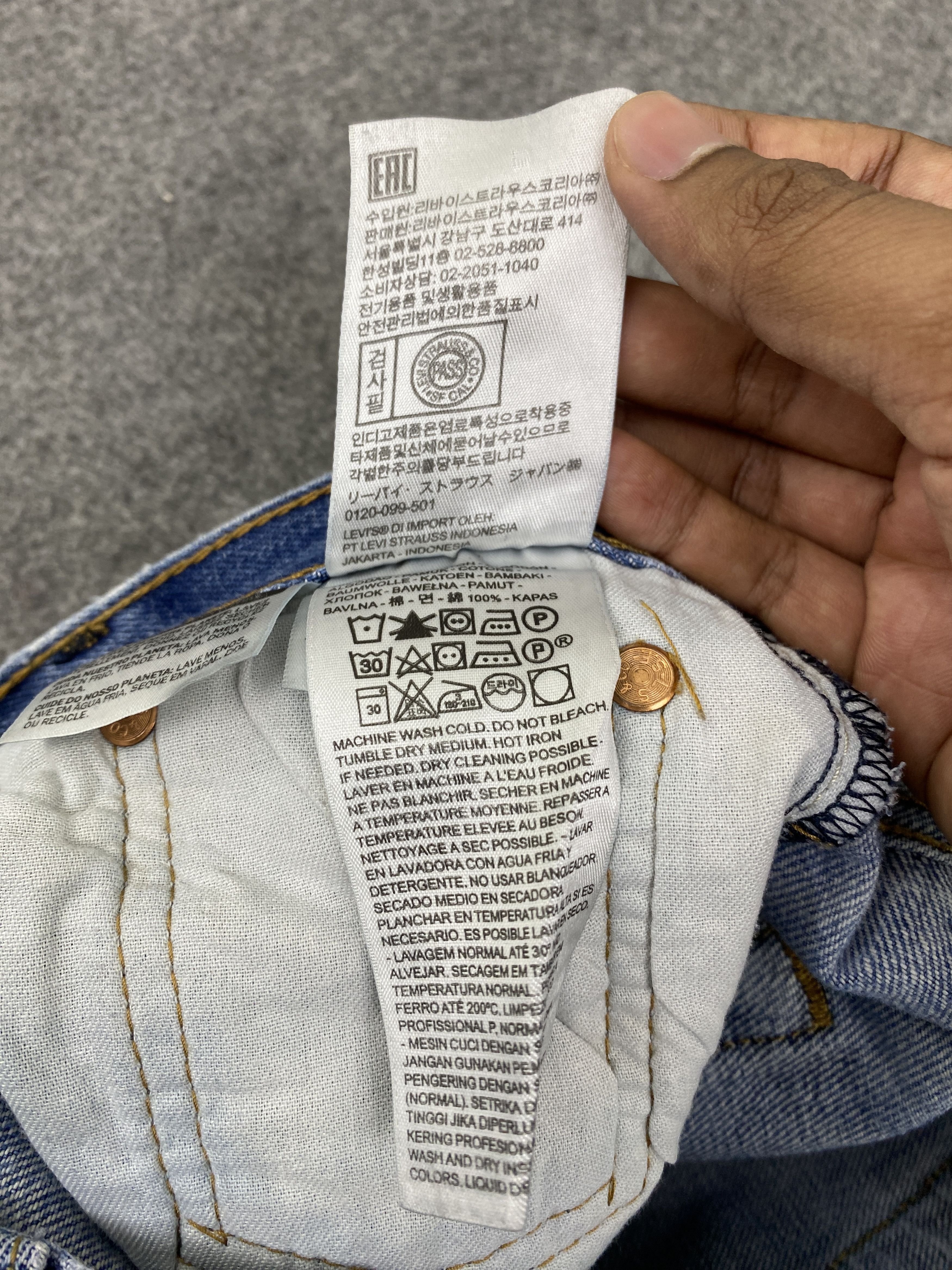 Levi's Vintage Levis 501 Light Wash Denim Jeans DP2731 Size US 31 - 8 Thumbnail