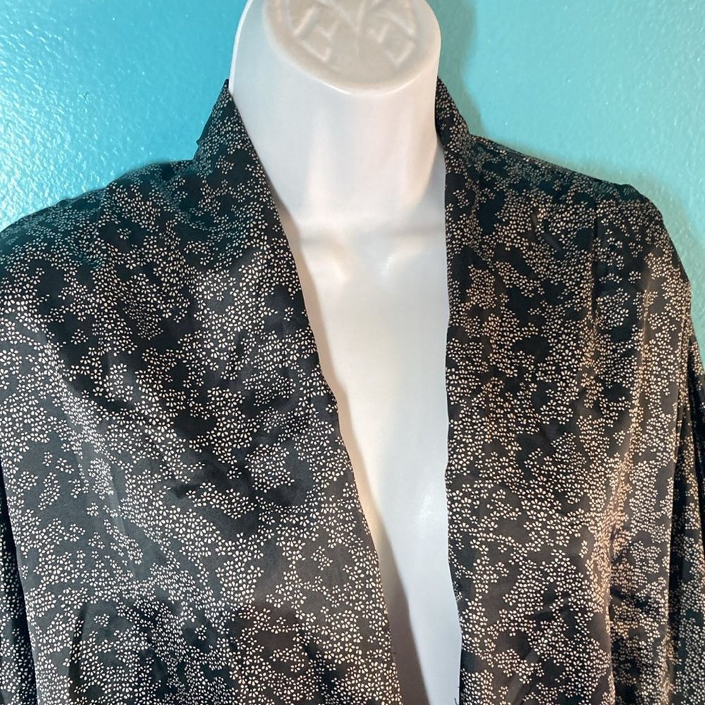 Vintage Vintage LeVoy’s Casual Kimono Style Half Sleeve Top White Floral on Black Size ONE SIZE - 2 Thumbnail