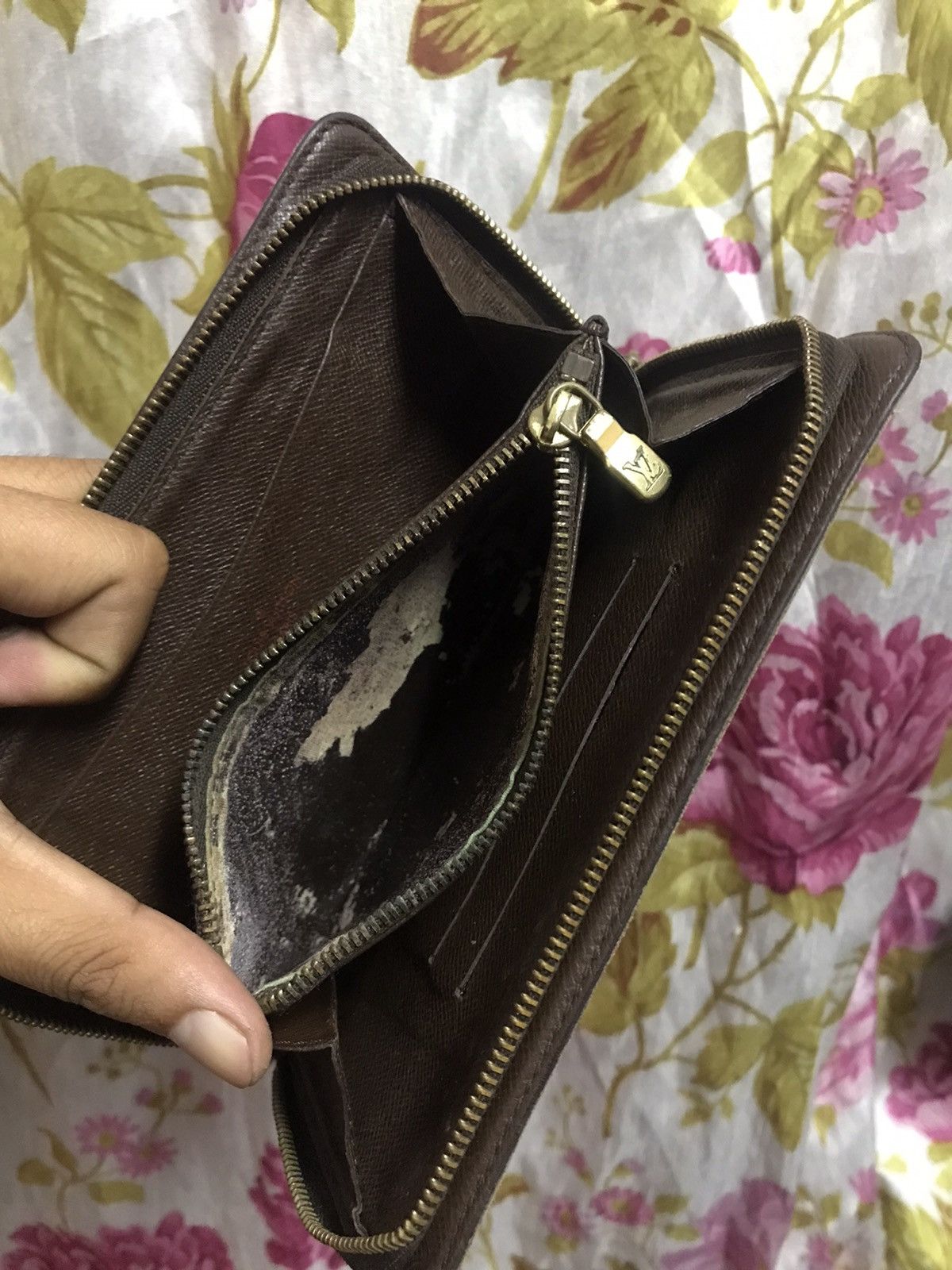 Louis Vuitton Authentic Louis Vuitton Zipper Wallet Size ONE SIZE - 6 Thumbnail