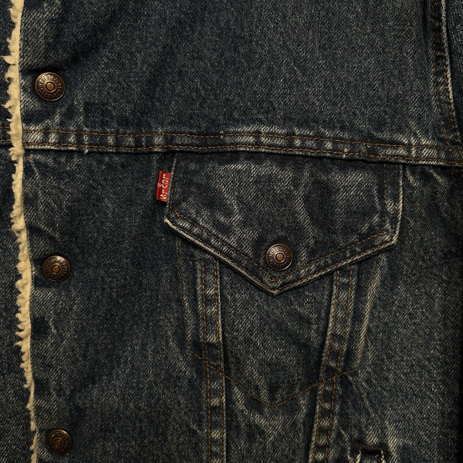 Levi's Vintage Levi’s Sherpa Lined Denim Trucker Jacket 70608 0216 Size US L / EU 52-54 / 3 - 3 Thumbnail