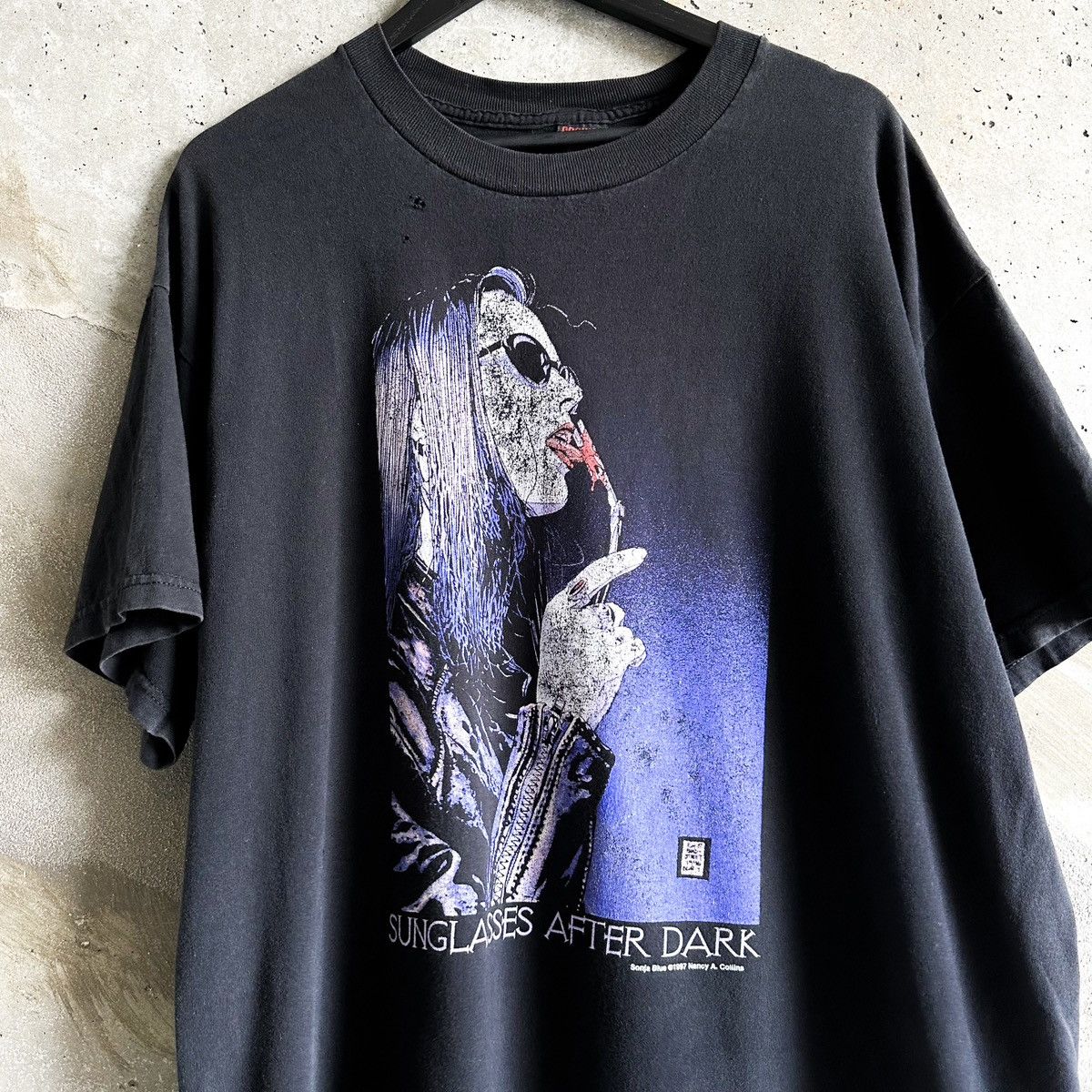 Fashion Victim × Vintage Vintage THRASHED Sunglasses After Dark Comic T-Shirt Size US XL / EU 56 / 4 - 1 Thumbnail