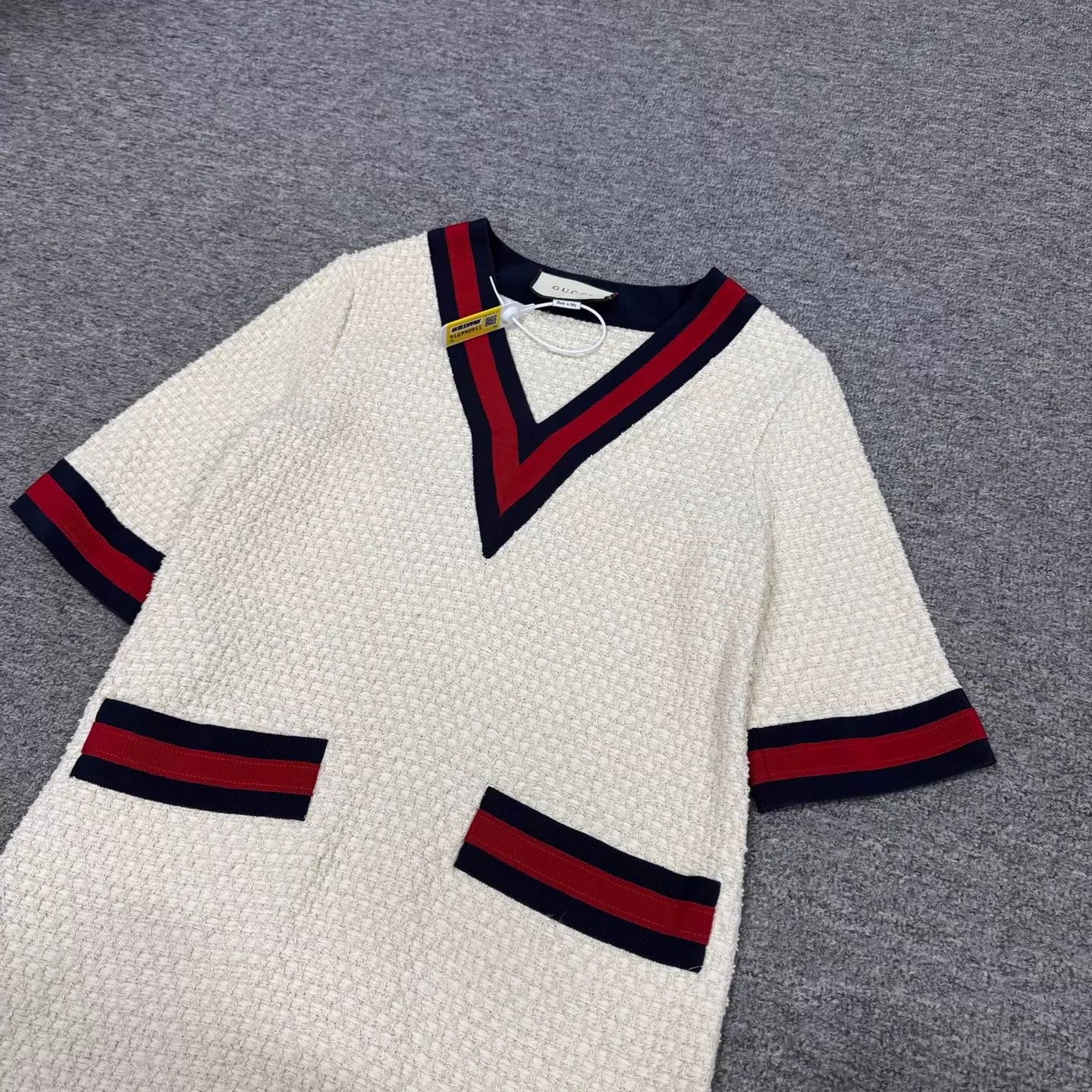 Gucci Gucci ivory webbing V-neck tweed short dress size 34 99 new Size XXS / US 00 / IT 34 - 3 Thumbnail