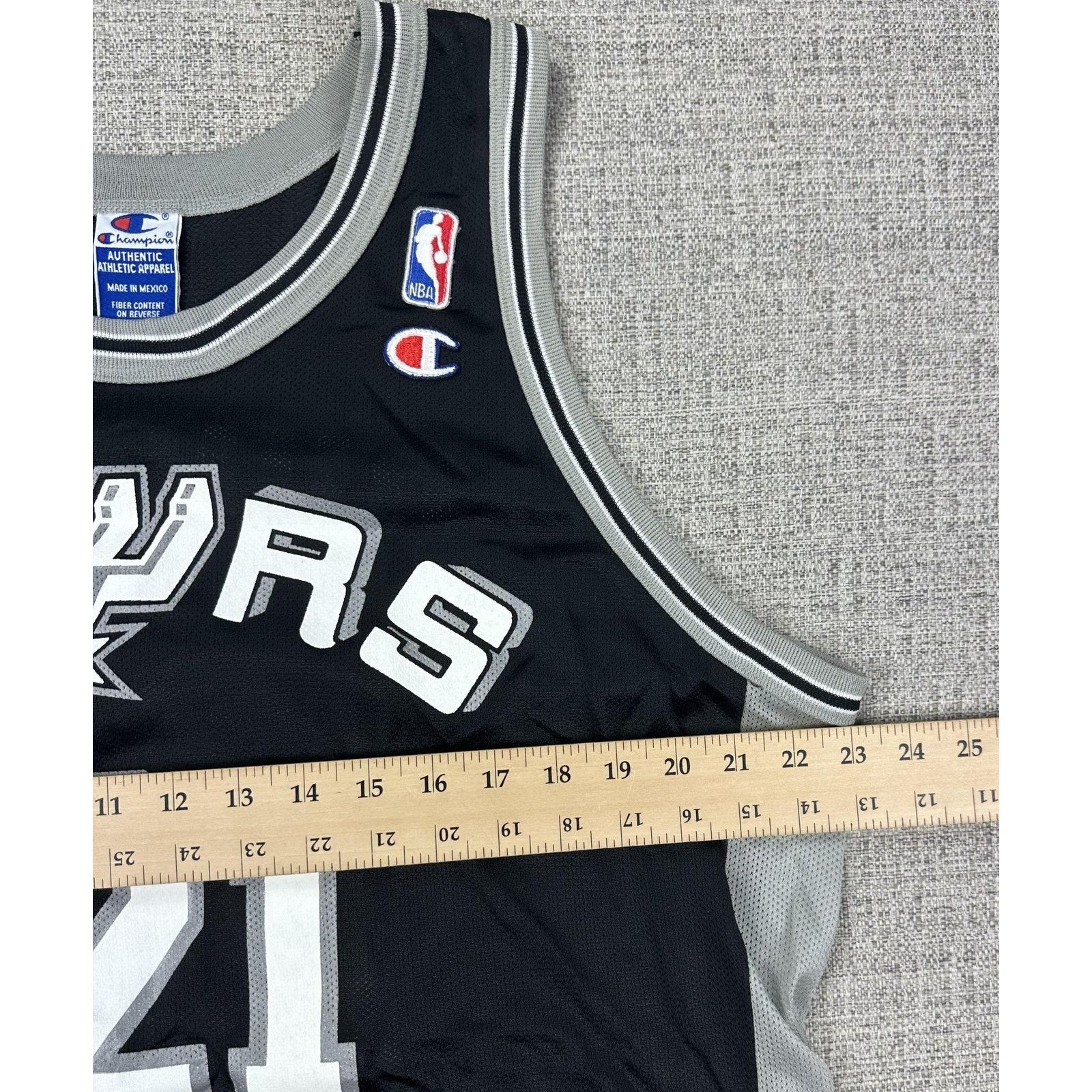 Champion San Antonio Spurs Jersey Mens XL NBA Tim Duncan 21 Champion Size US XL / EU 56 / 4 - 5 Thumbnail