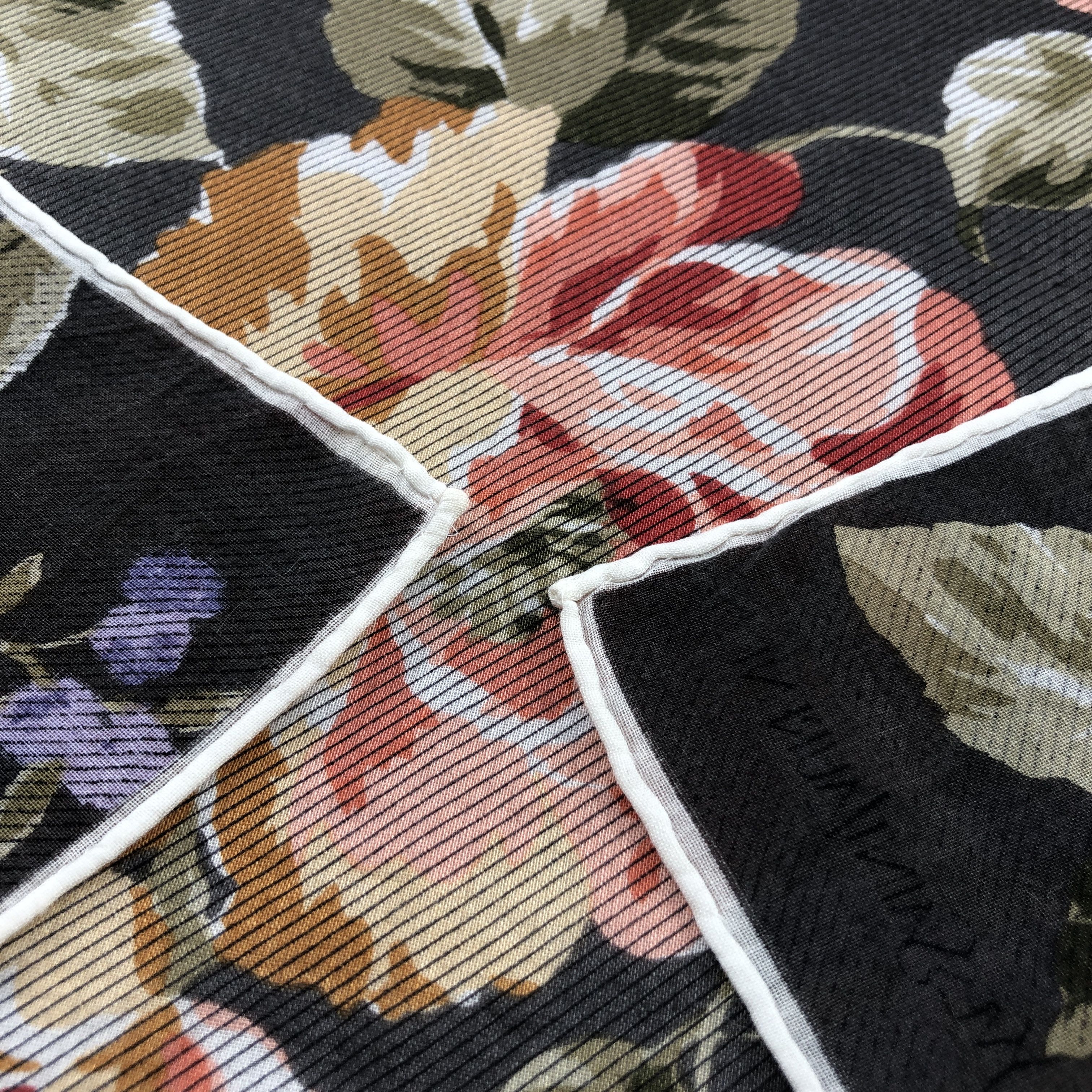 Yves Saint Laurent Yves Saint Laurent Handkerchief Neckerchief Bandana H2981 Size ONE SIZE - 5 Thumbnail