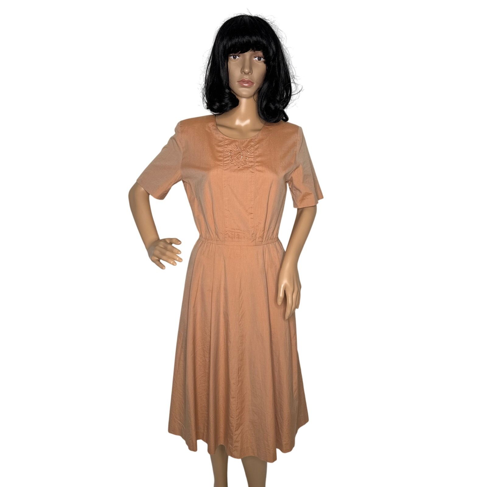 Burberry 70's Burberrys Tan day dress Embroidered Crest, size tab S Size S / US 4 / IT 40 - 1 Thumbnail