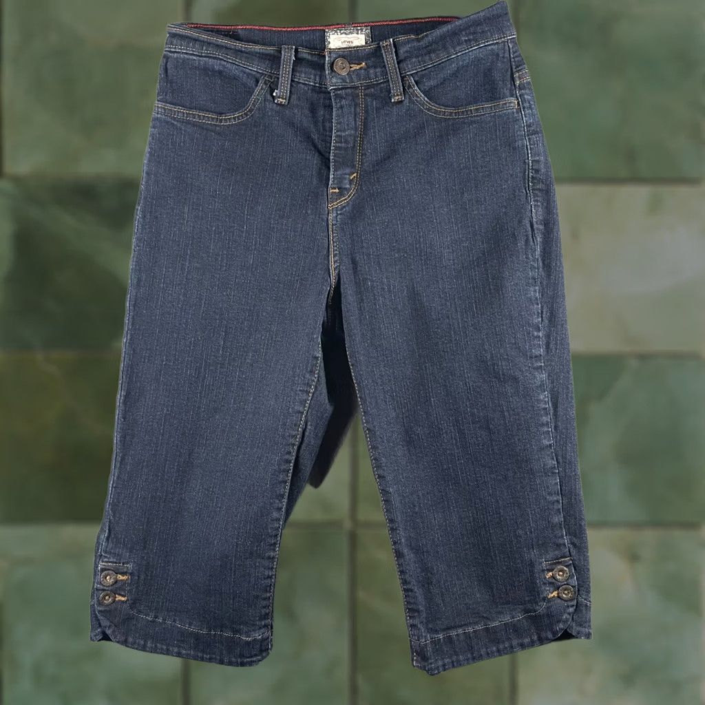 Levi's Levi's 512 Perfectly Slimming Capri Jeans Womens sz 8 Blue Denim Preppy Slimming Capris 5-Pocket Simple Solid Denim Color Blue Womens Size 30" / US 8 / IT 44 - 1 Thumbnail
