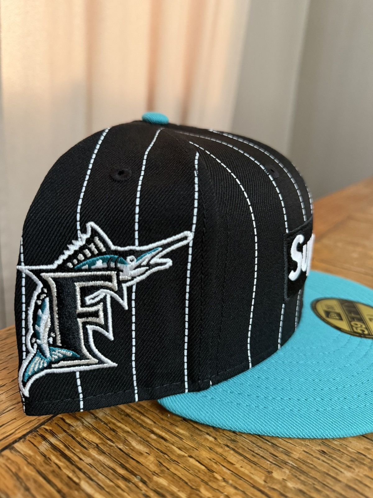MLB × Supreme Supreme MLB Box Logo Fitted Black Pinstripe (Size 7 3/8) Size ONE SIZE - 2 Thumbnail