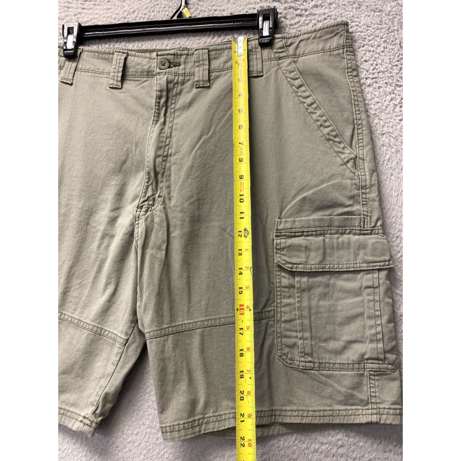 Wrangler VINTAGE? No. Wrangler Cargo Shorts Green Relaxed Fit 44 Casual Men Cotton Blend 10" Inseam Belt Loops Multiple Pockets 121-40 Size US 44 / EU 60 - 5 Thumbnail