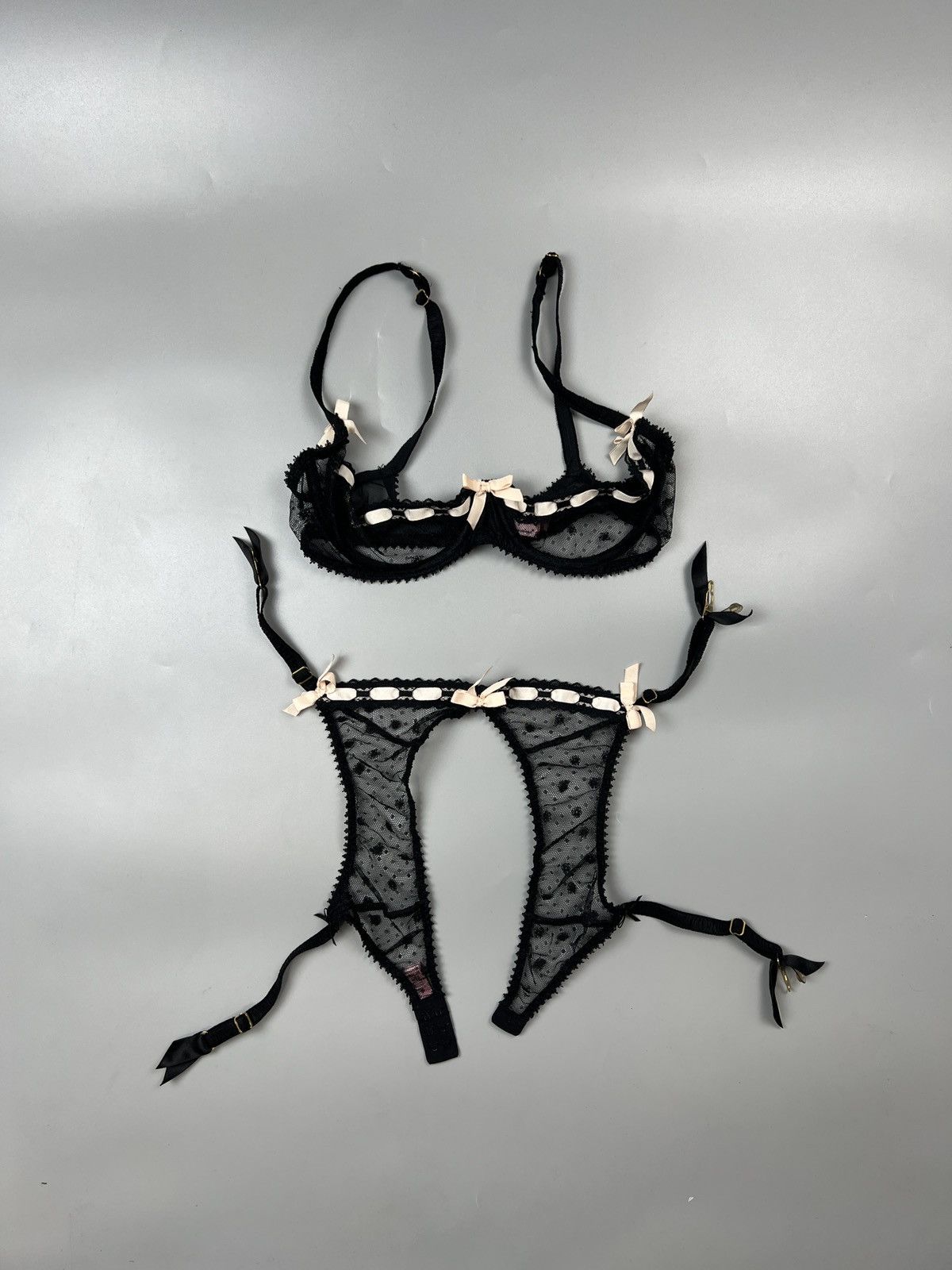 Designer Agent Provocateur Threadwork Bra And Suspender (Y0599) Size L / US 10 / IT 46 - 1 Thumbnail