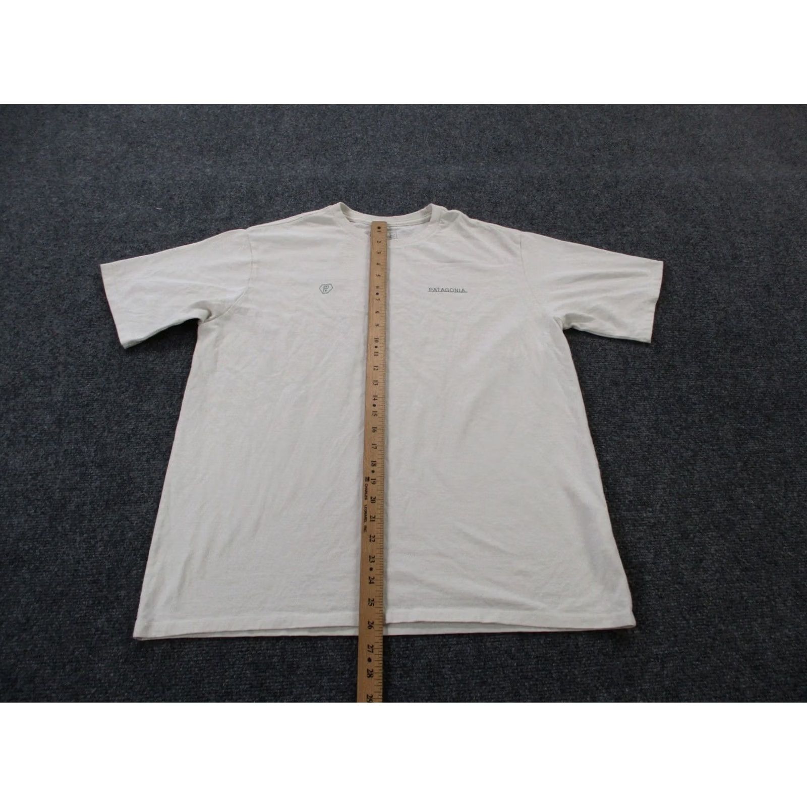 Patagonia Patagonia Shirt Mens M White Responsibili Tee Base Layer Hiking Basic Fish Outdoor Size US M / EU 48-50 / 2 - 3 Thumbnail