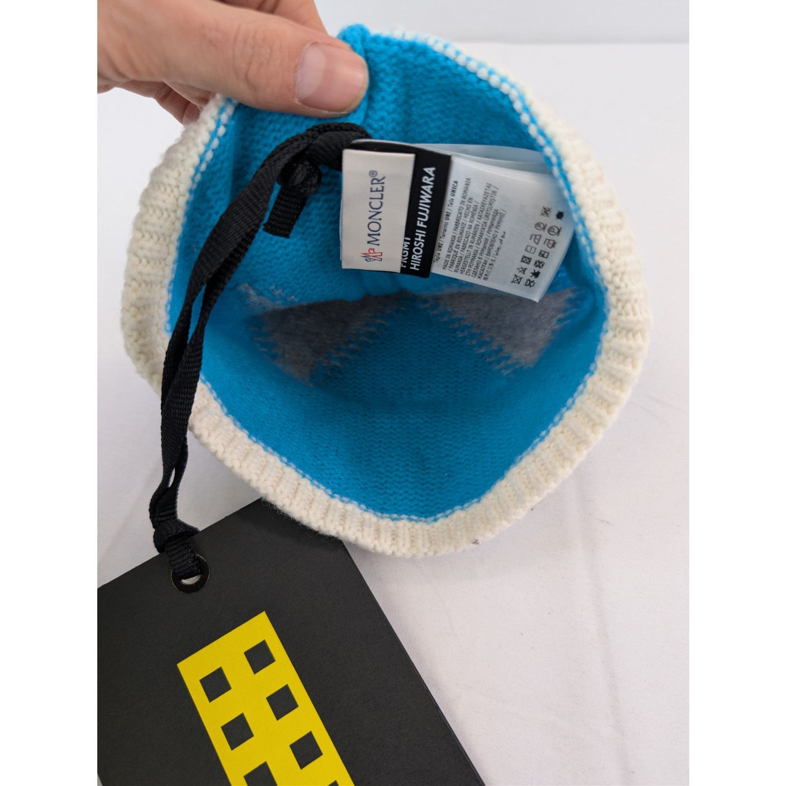 Moncler o1rshd1 Size: OS / Berretto Tricot Beanie Cap / Hat in Grey Size ONE SIZE - 8 Thumbnail