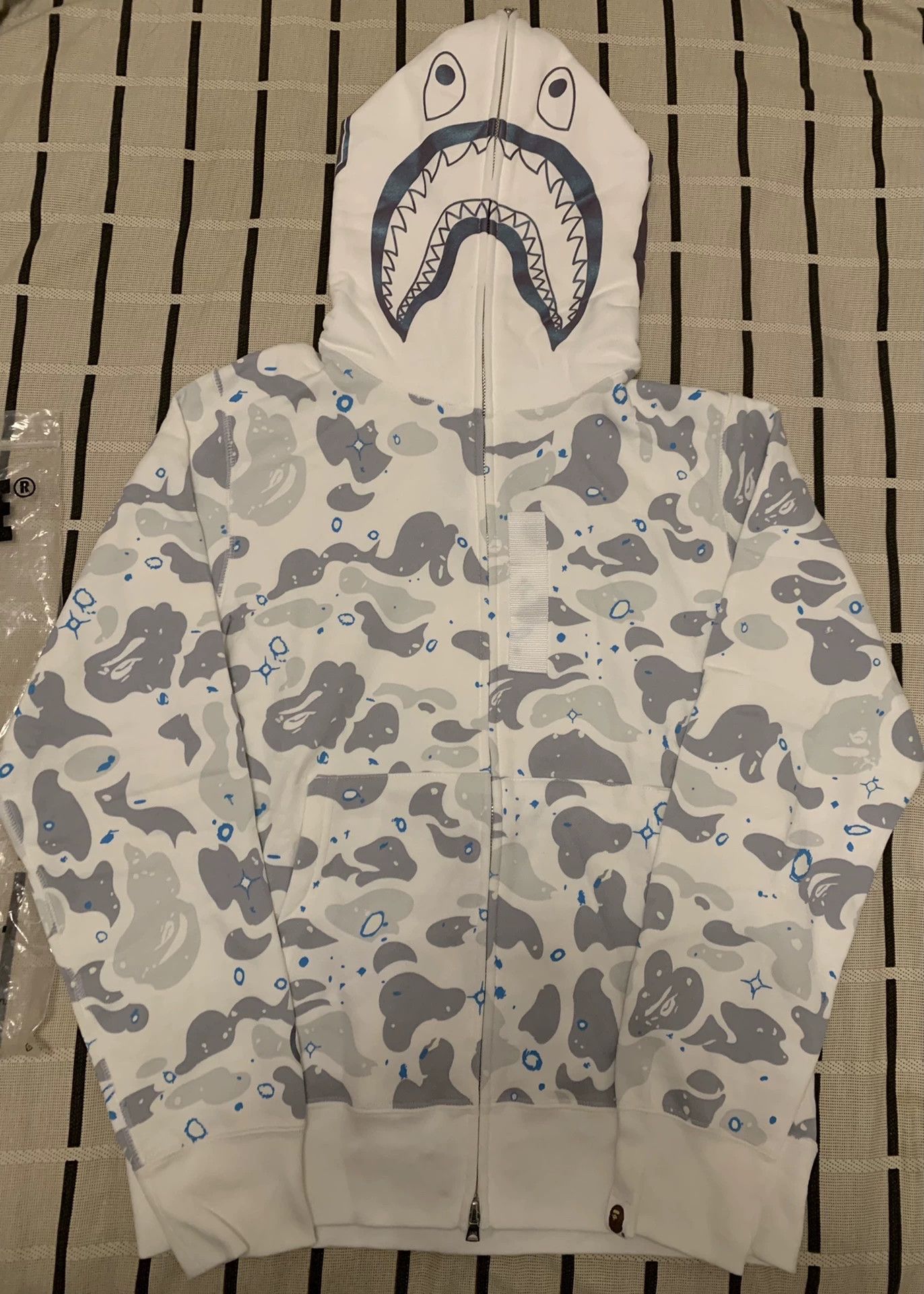 Bape Bape Shark Camo Hoodie M Men Size US M / EU 48-50 / 2 - 1 Thumbnail