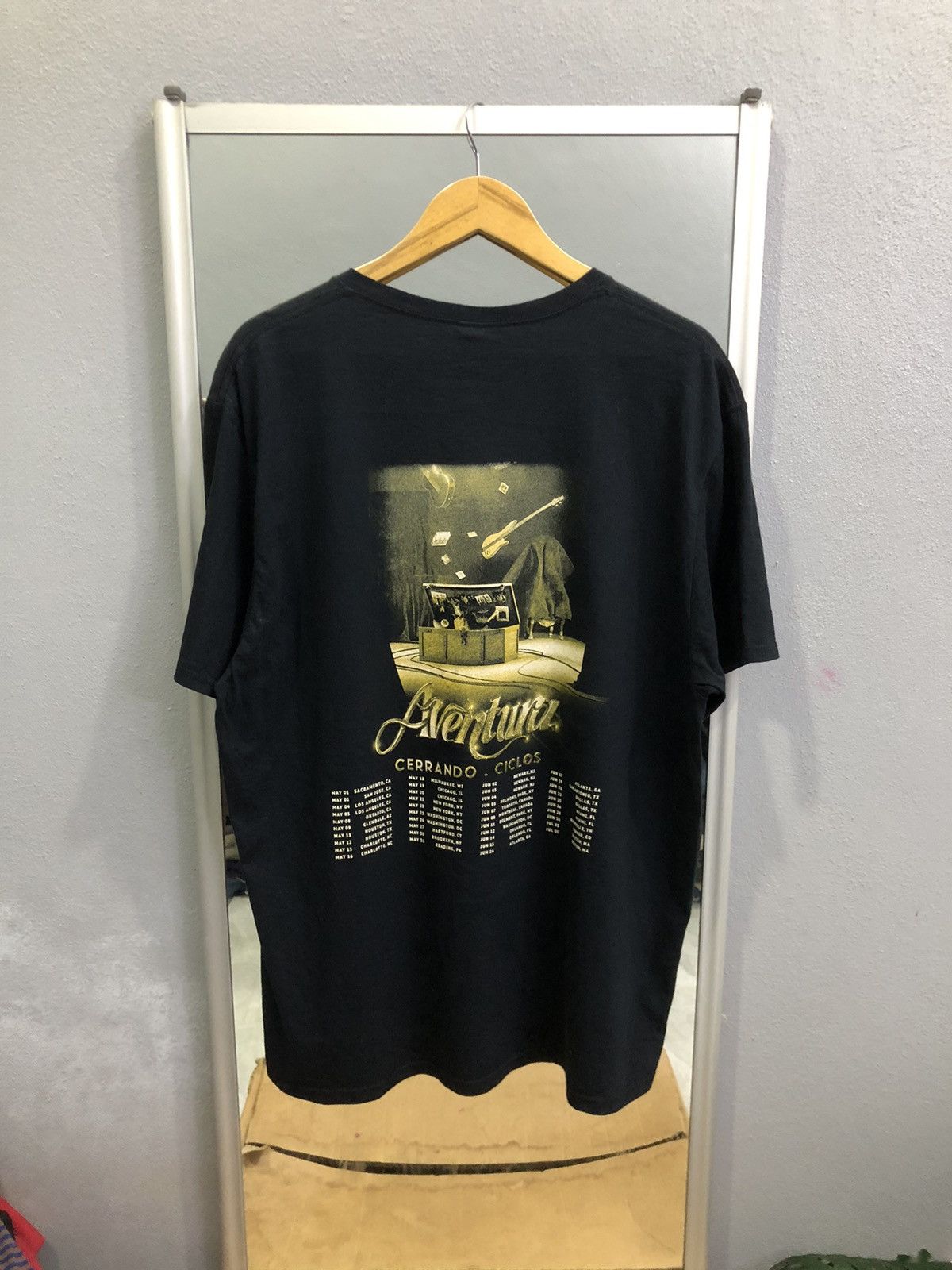 Band Tees 🔥 Aventura “Cerrando Ciclos” 2024 Tour Tee Size US XL / EU 56 / 4 - 6 Thumbnail