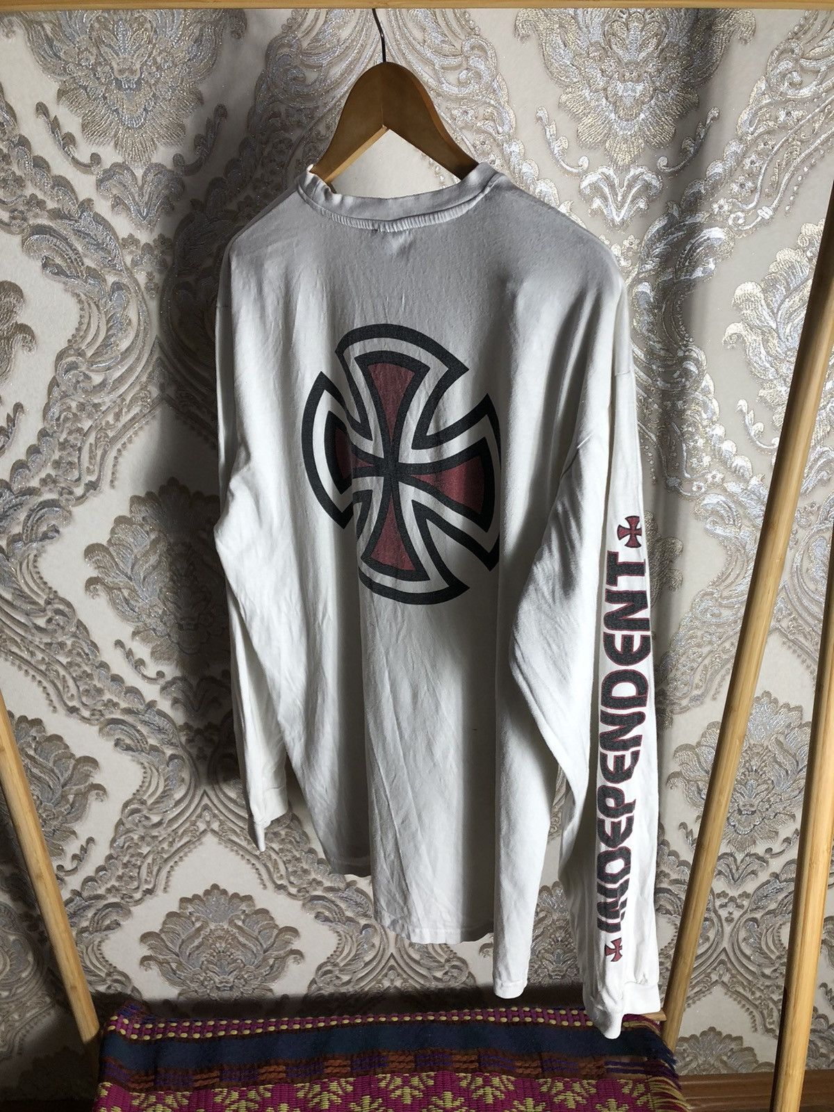 Other VERY RARE INDEPENDENT TRUCK COMPANY SKATEBOARD LONG SLLEVE Size US L / EU 52-54 / 3 - 7 Thumbnail