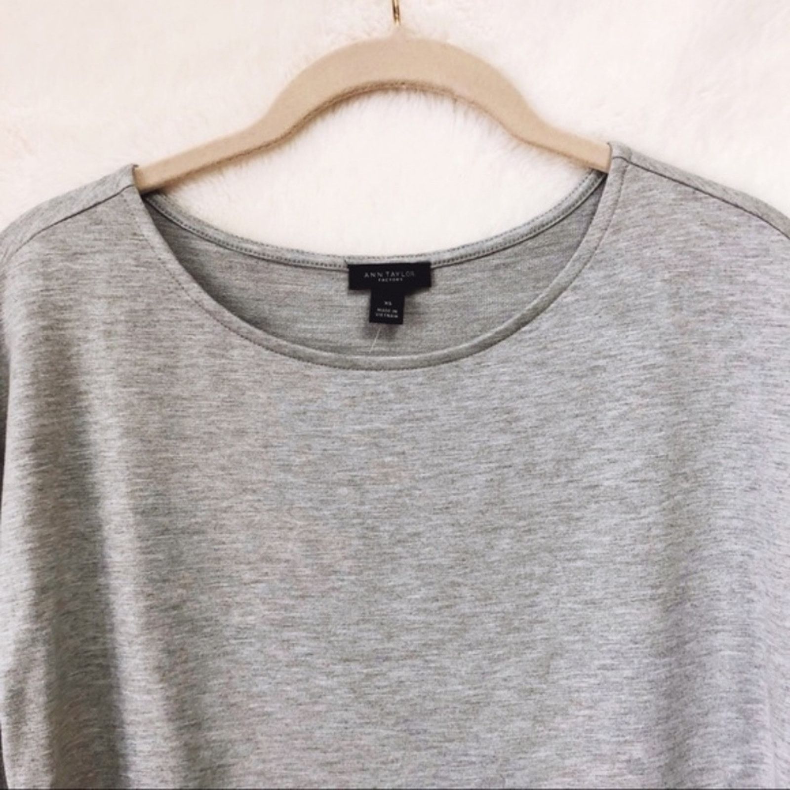 Ann Taylor Ann Taylor Long Sleeve Gray Scrunched Sleeve Top Size XS / US 0-2 / IT 36-38 - 6 Thumbnail