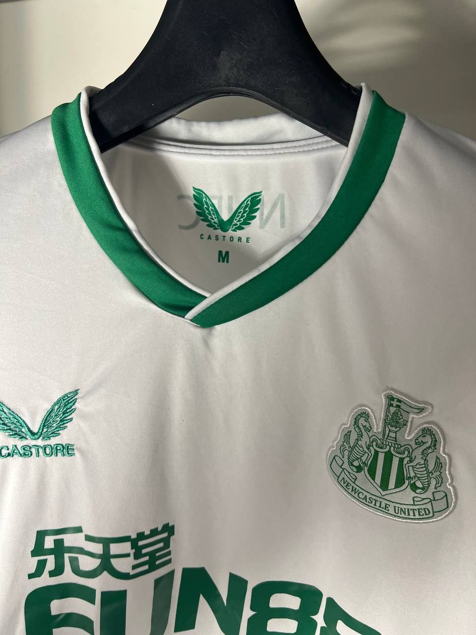 Vintage CASTORE FC NEW CASTLE UNITED ENGLAND SOCCER JERSEY Y2K Size US M / EU 48-50 / 2 - 5 Thumbnail