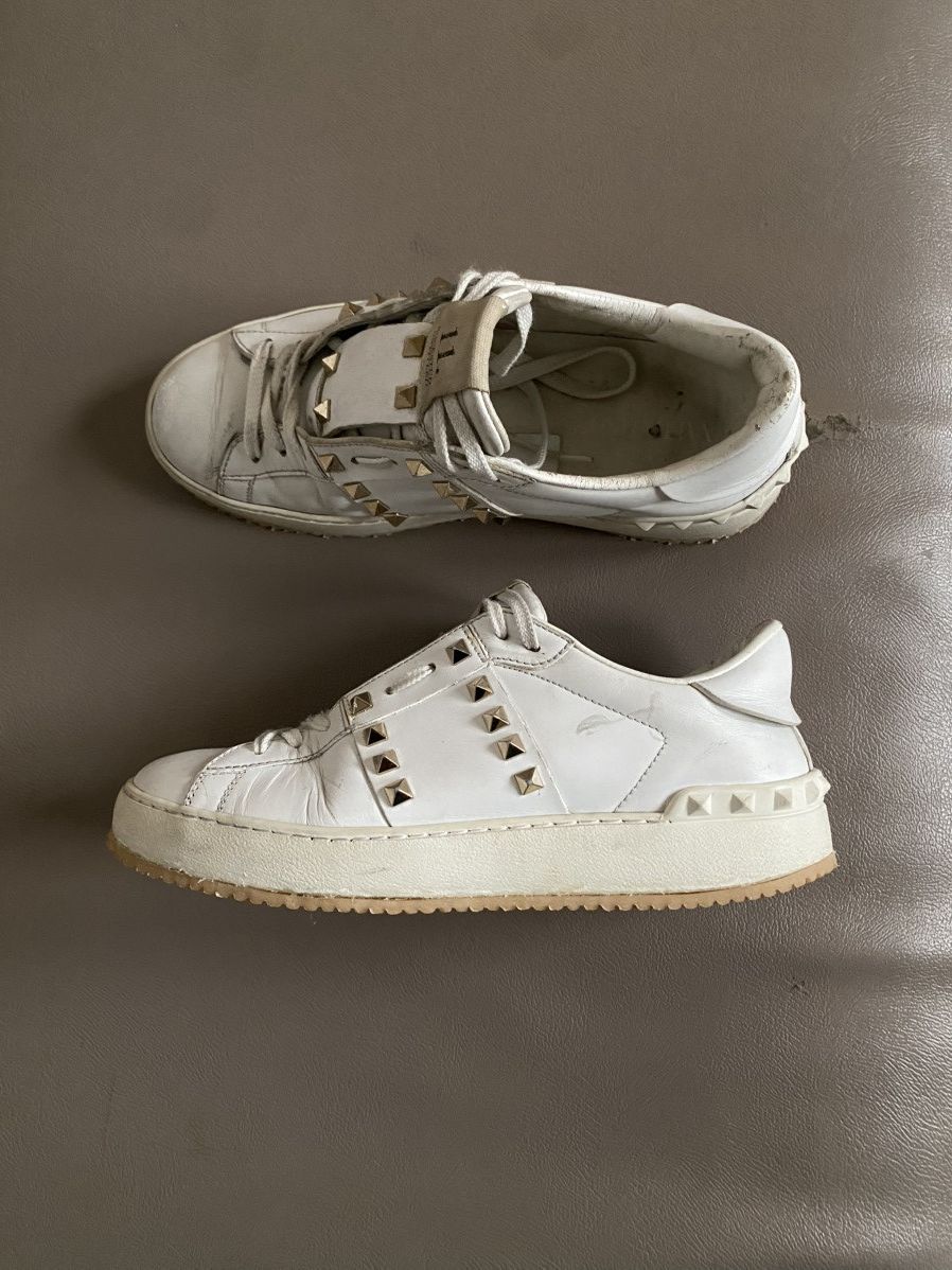 Valentino Valentino garavani rockstud leather low sneakers Size US 6.5 / EU 39-40 - 3 Thumbnail