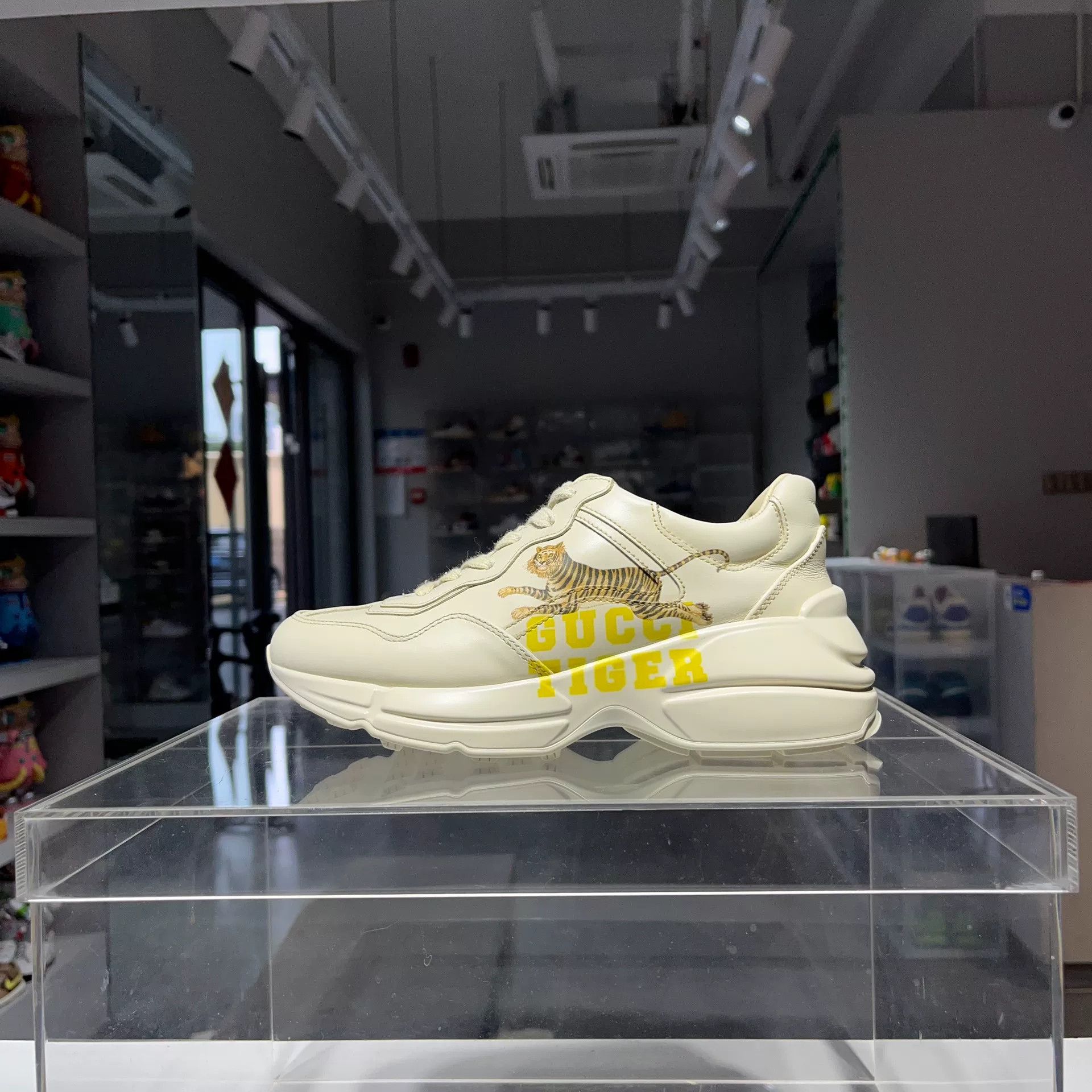 Gucci Gucci Limited Lowtop Sneakers us_5 Women Size US 5 / IT 35 - 1 Thumbnail