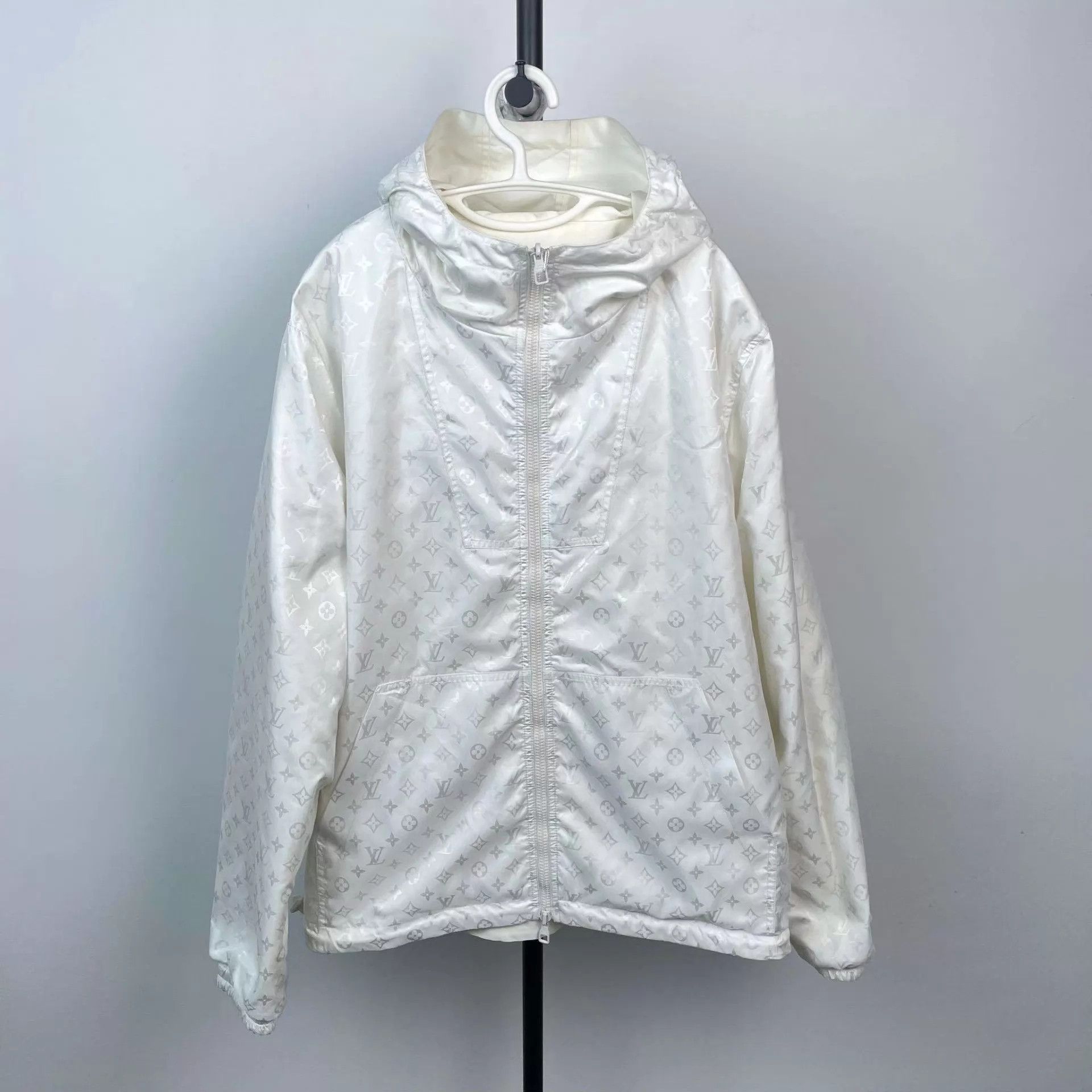 Louis Vuitton Louis Vuitton Monogram all over double-sided hooded jacket Size US XL / EU 56 / 4 - 1 Thumbnail